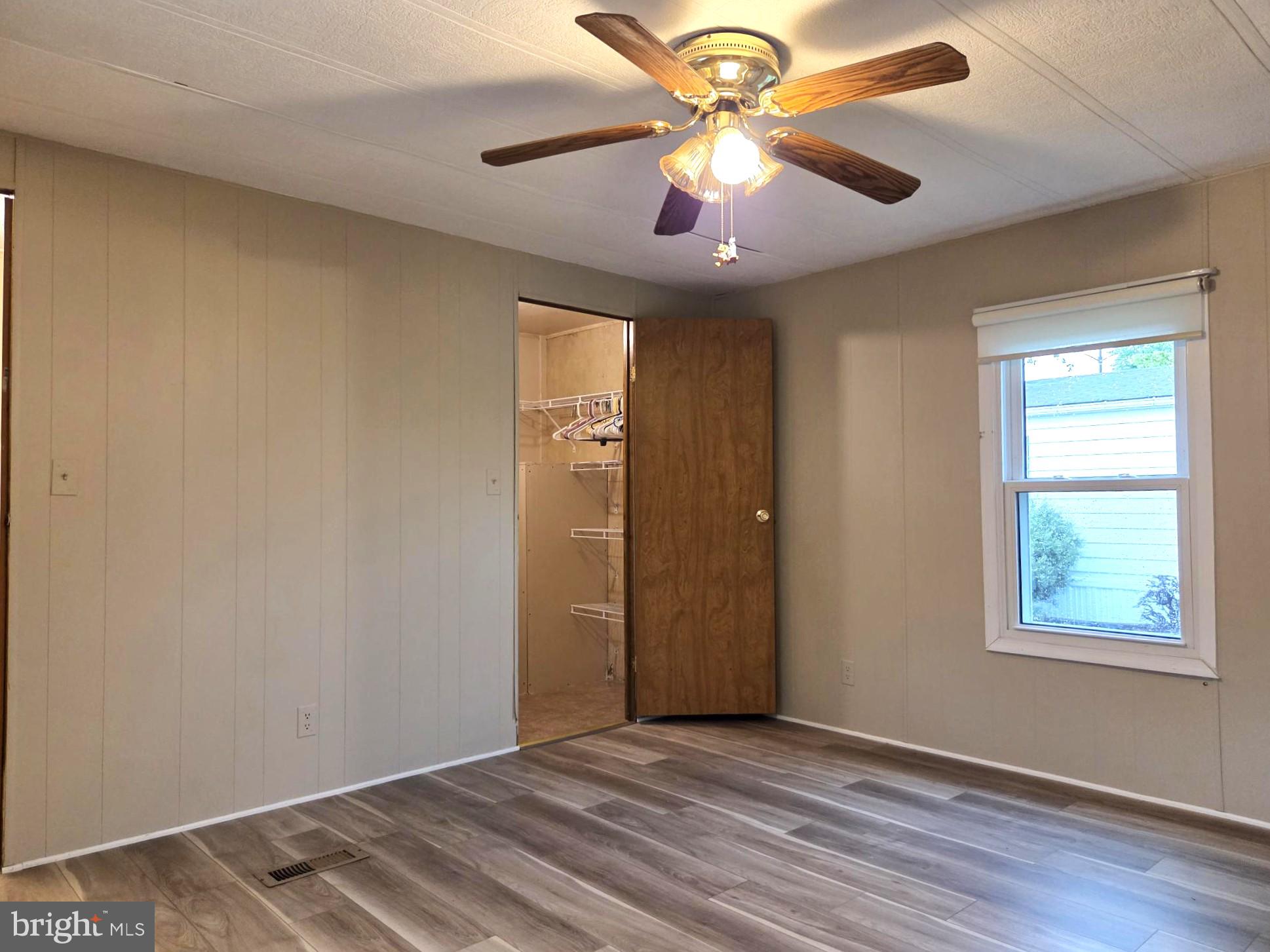 COUNTRY MANOR FARMS - Residential