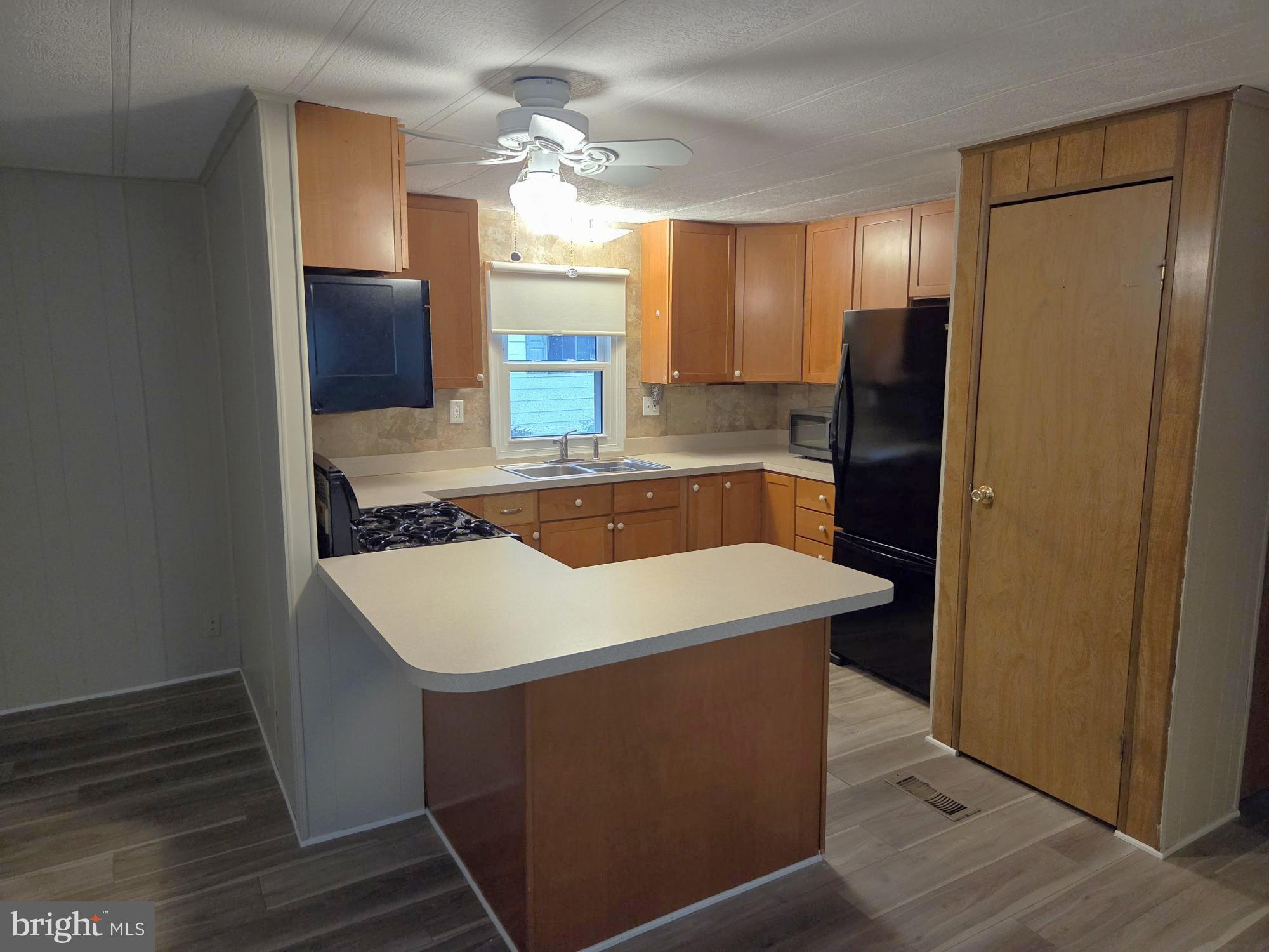 COUNTRY MANOR FARMS - Residential