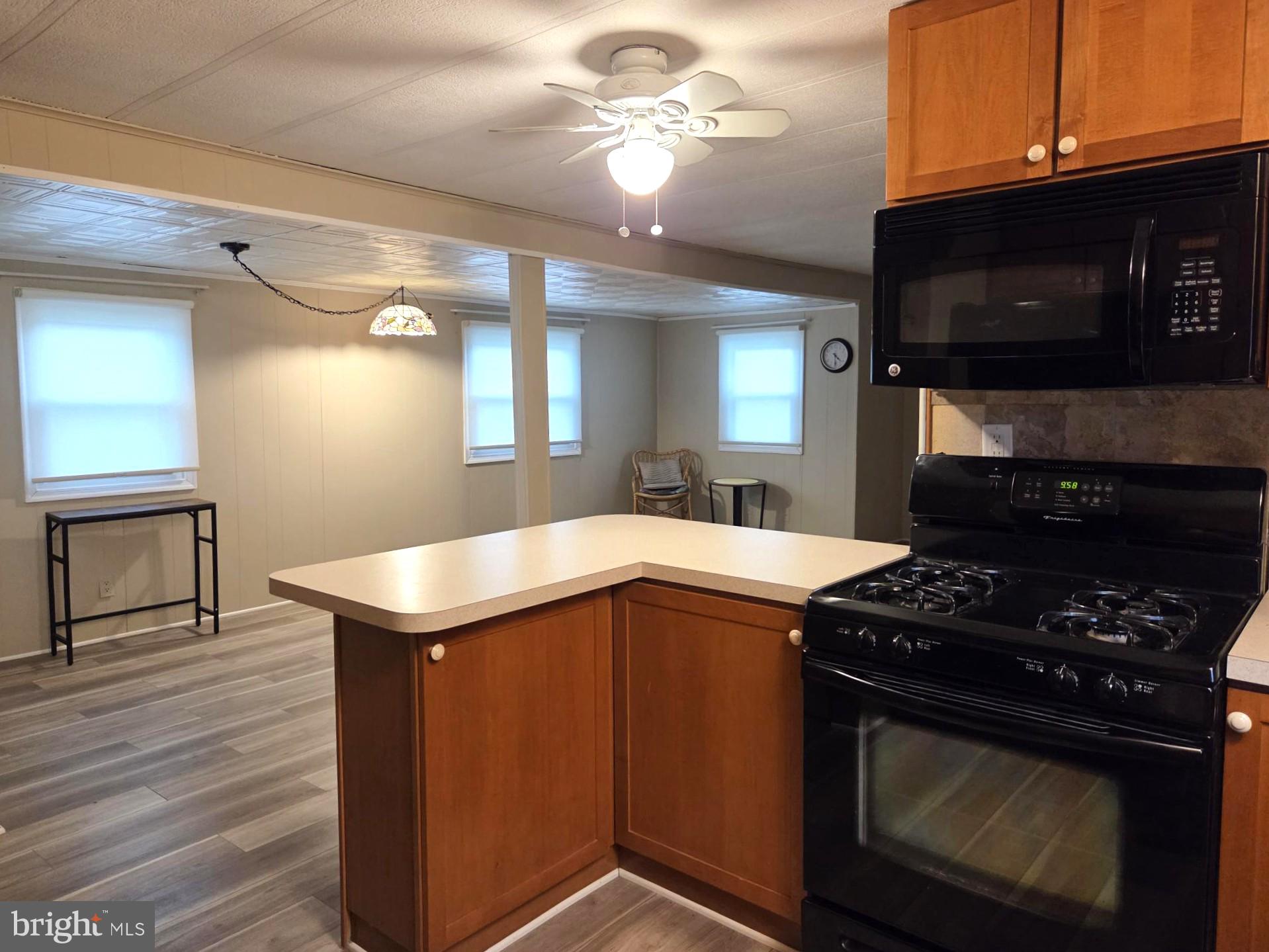 COUNTRY MANOR FARMS - Residential