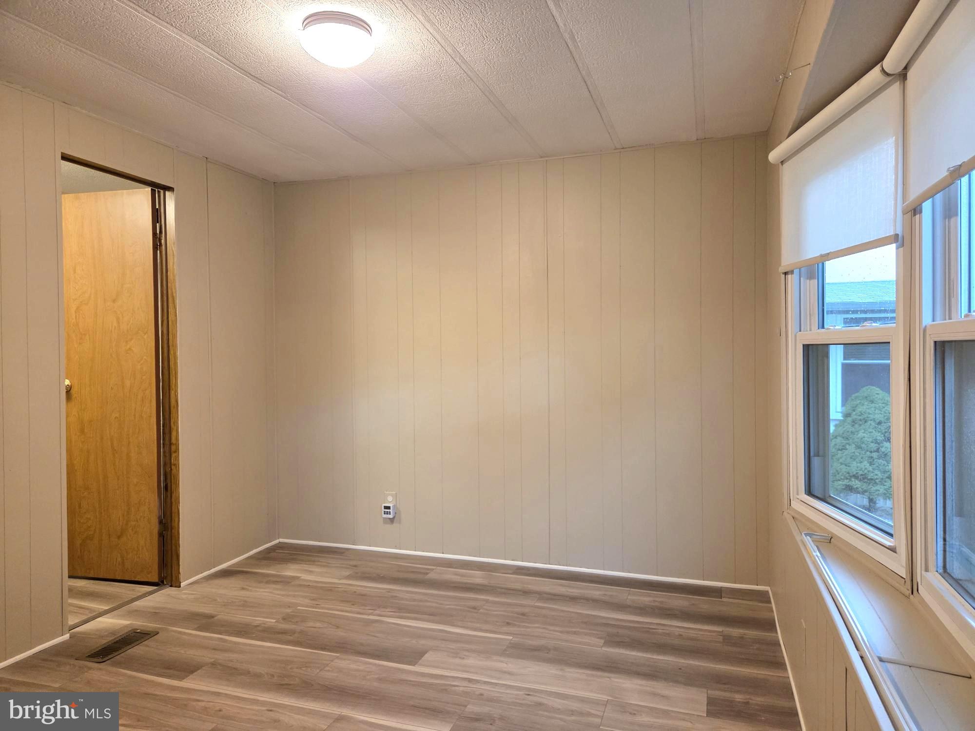 COUNTRY MANOR FARMS - Residential