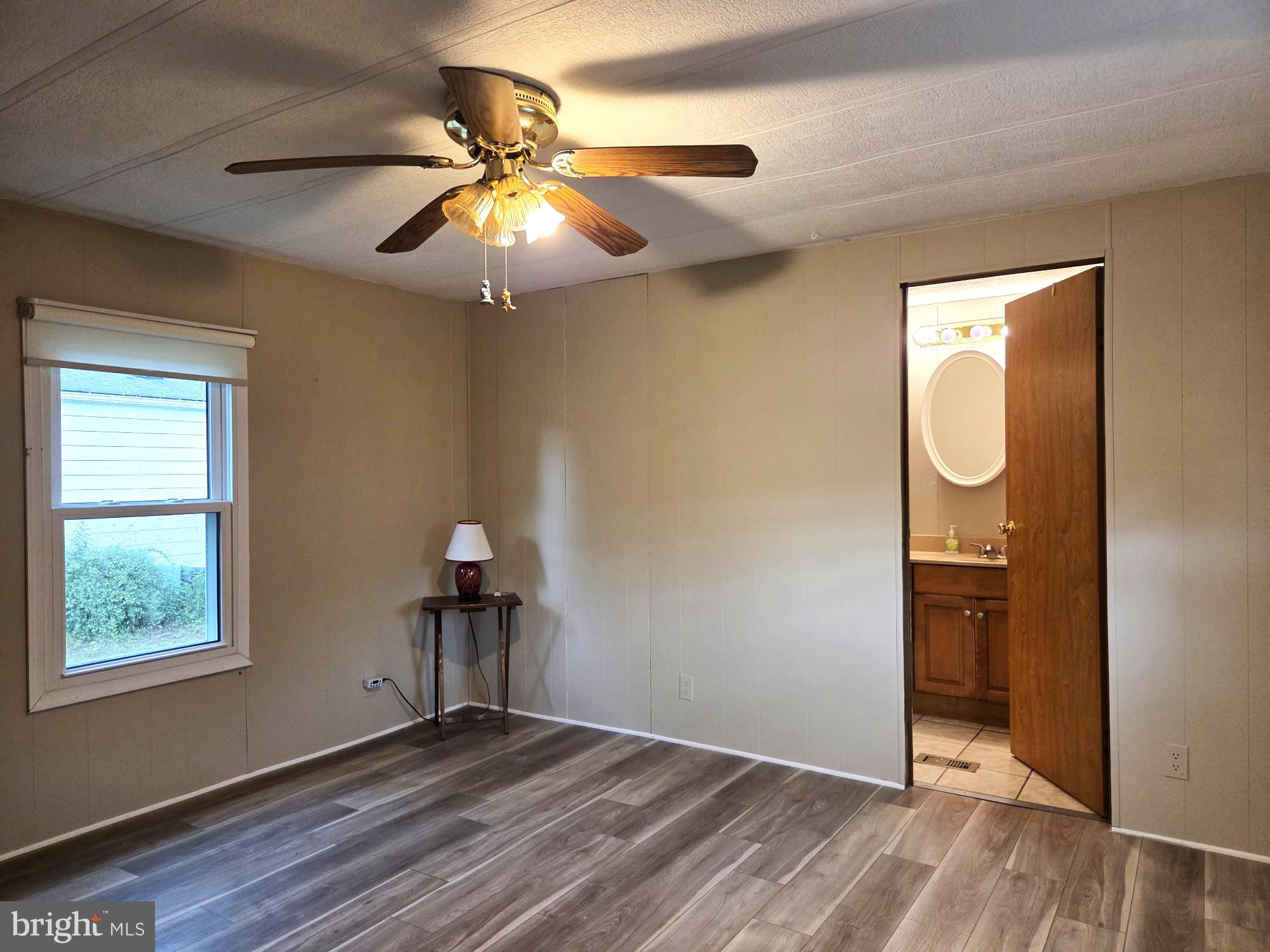 COUNTRY MANOR FARMS - Residential