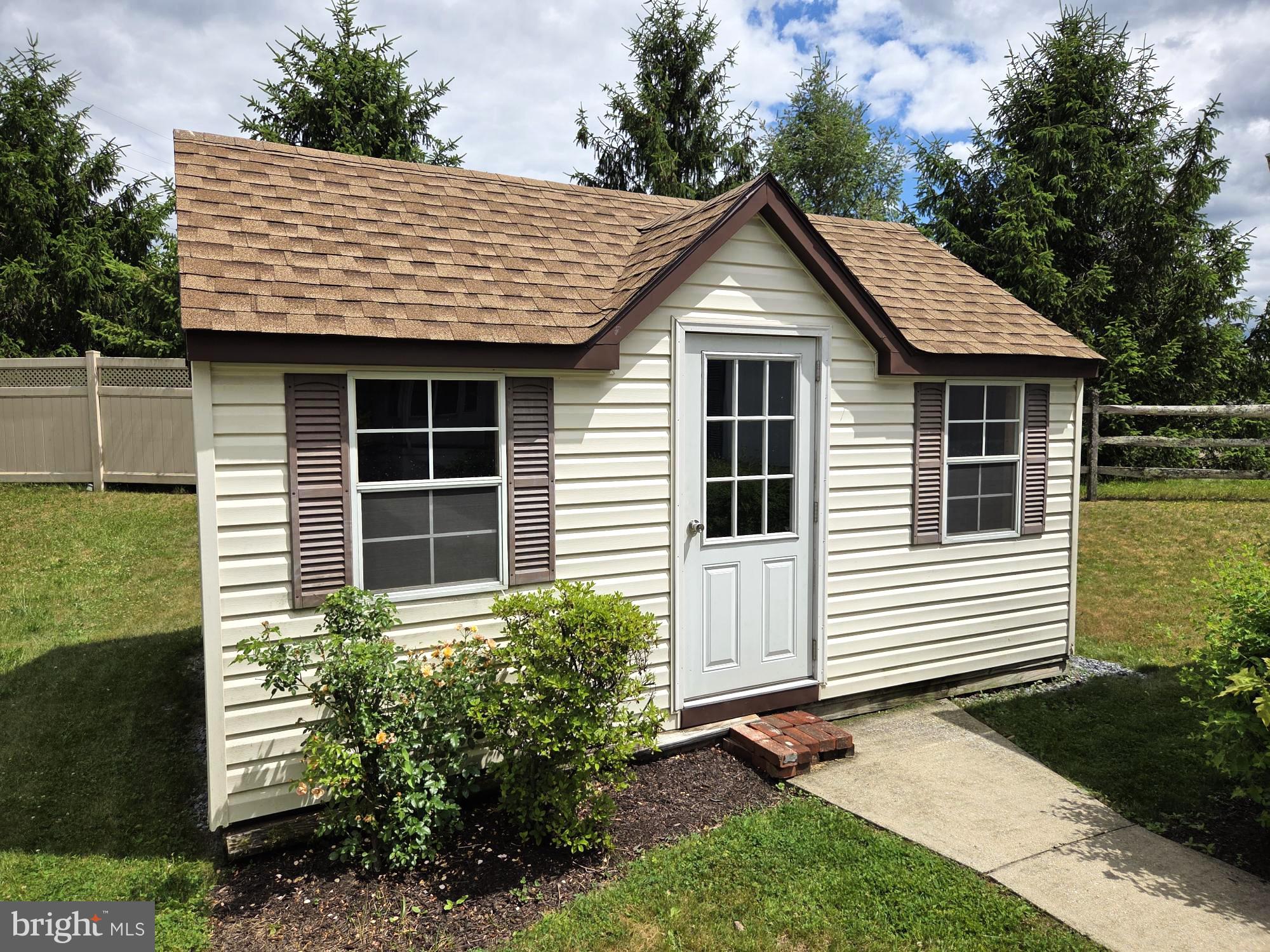 COUNTRY MANOR FARMS - Residential