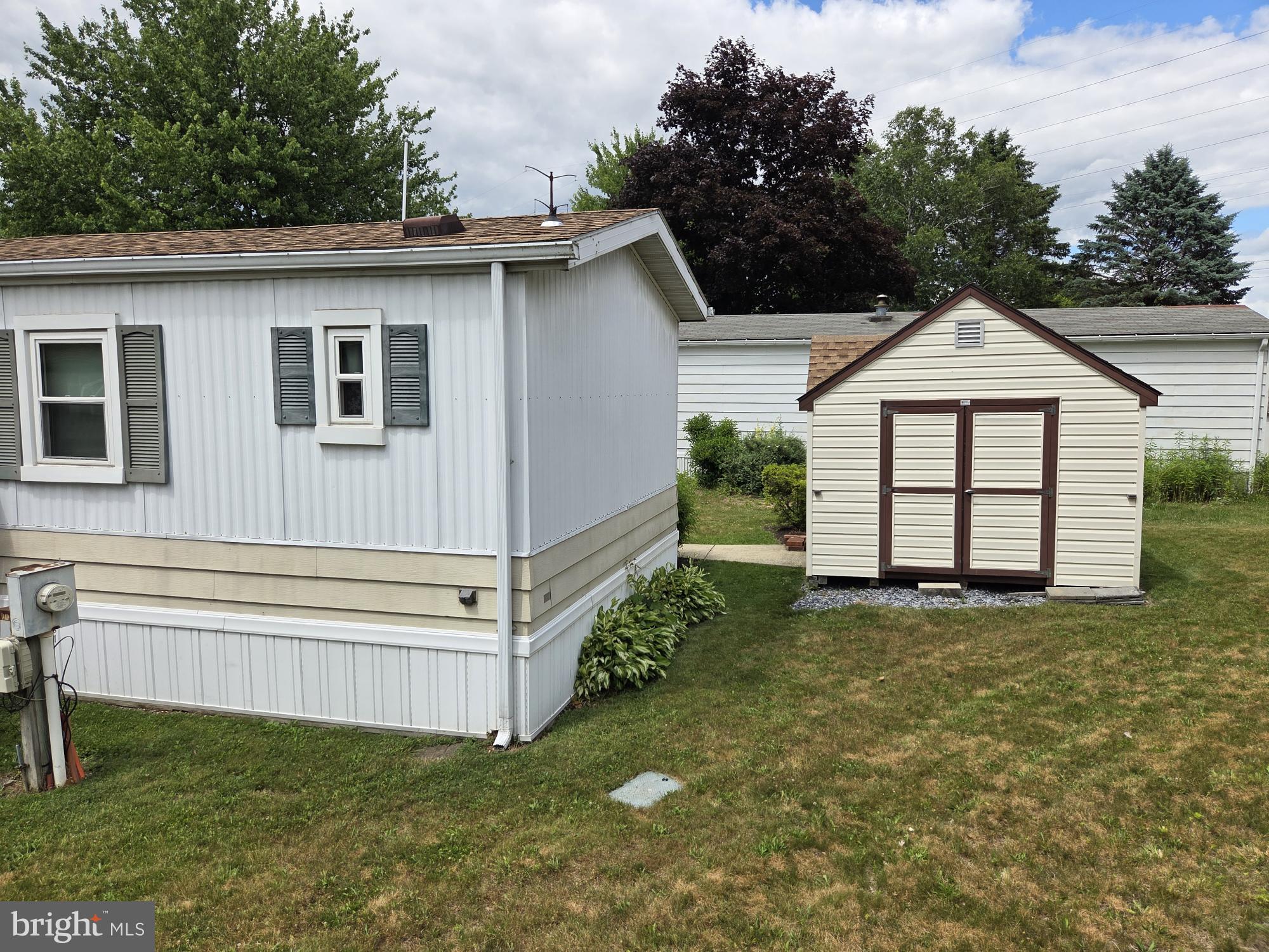 COUNTRY MANOR FARMS - Residential