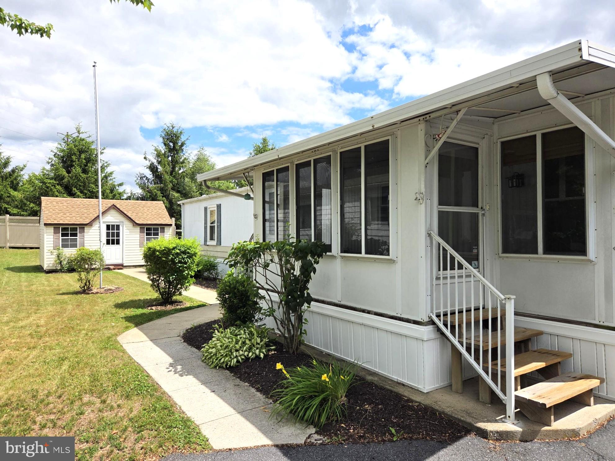 COUNTRY MANOR FARMS - Residential