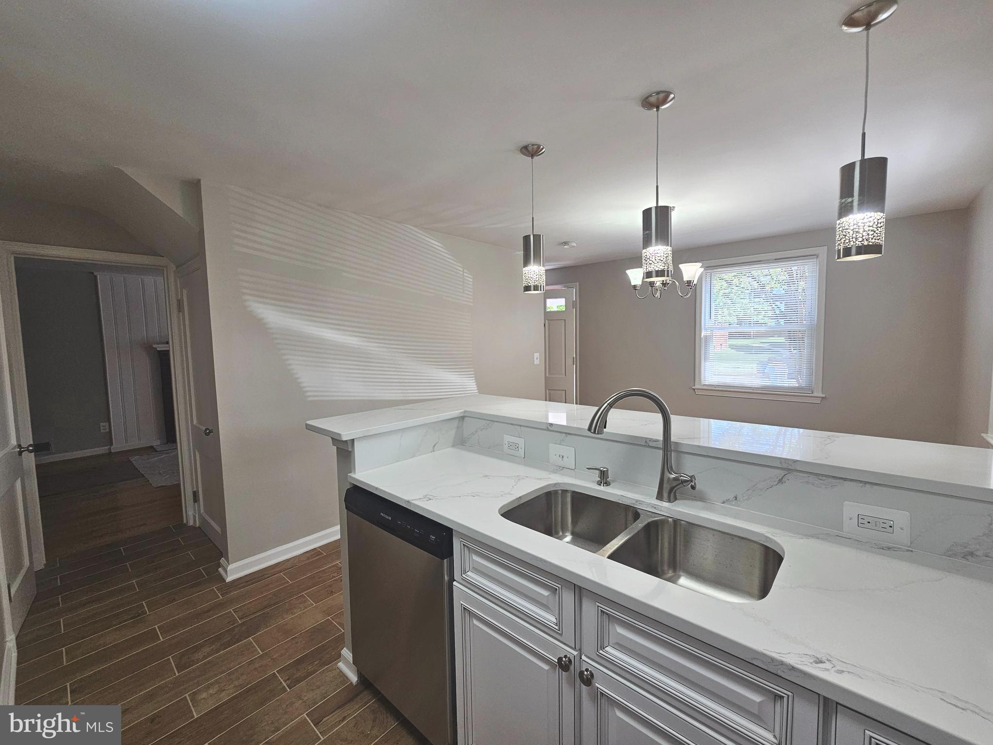 NEW HAMPSHIRE ESTATES - Residential