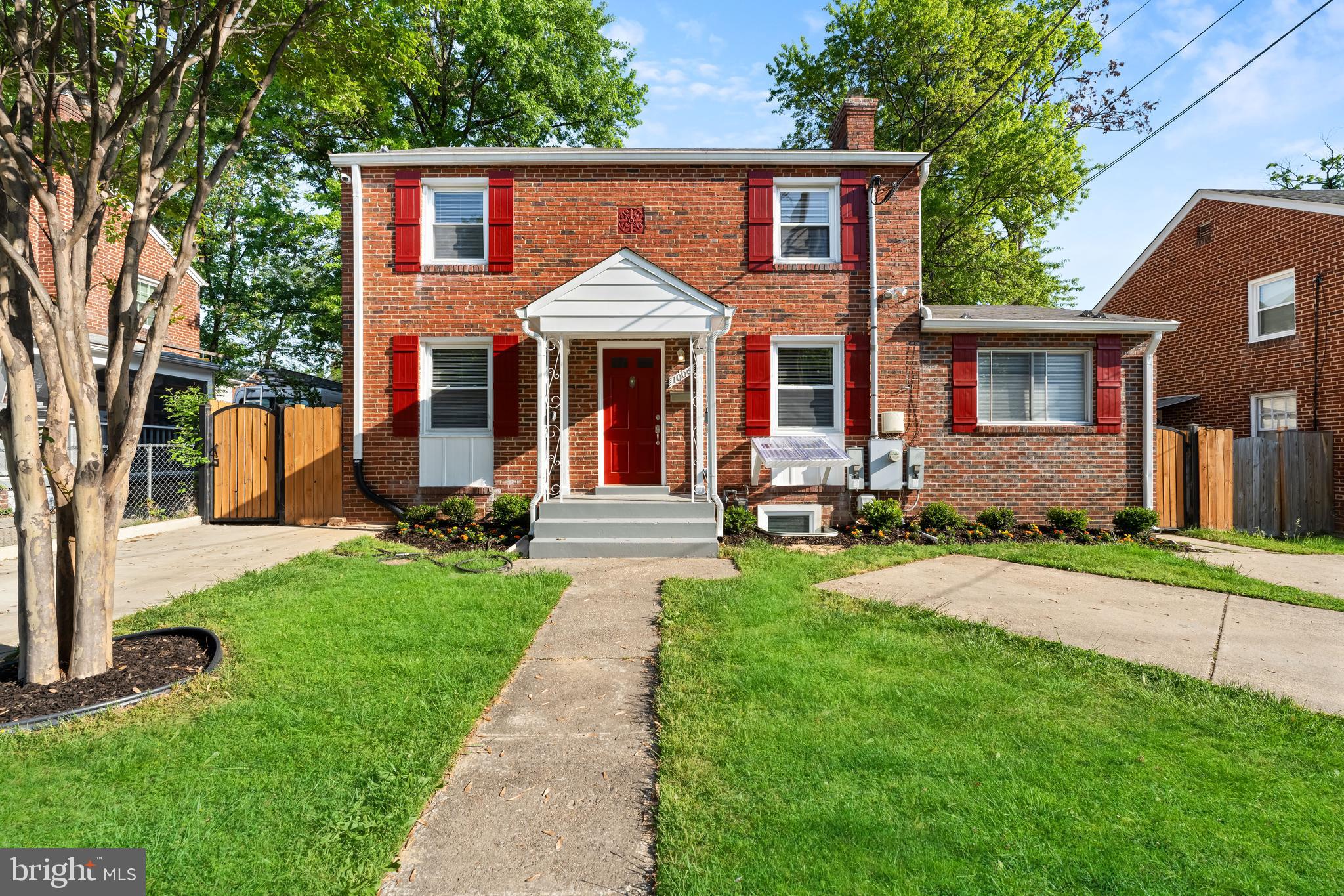 PRICE REDUCED by $25,100!!!                  Great deal!!!
Investor alert!!!       Good rental income!!!            House pays itself!!
Unique style brick colonial with 9 bedrooms and 7 baths in the heart of a bubbling and developing part of Silver Spring. This home has one full kitchen and 3 kitchenettes.

*** Main part of home features 4 bedrooms and 3 full baths. Master bedroom with master bath on main level, formal living room with fireplace, dining room, and kitchen with stainless steel appliances, quartz countertop, and breakfast bar with Pendant lighting. Go up the stairs to an additional 3 bedrooms and full bath. Hardwood floors throughout and recessed lighting. Laundry on main level.

*In the main level rear, you have an attached addition that features an in-law suite with 2 bedrooms with alot of natural light, bath, kitchenette & dining combo.
*Go up the steps to an additional in-law suite or rental income producing apartment that features master bedroom with master bath, 2nd bedroom, 2nd bath, kitchenette, and living/dining area.
*Lower level has a family room with kitchenette with breakfast bar, full bath, additional room with fireplace, and utility room.
*The exterior has a ramp that goes up to a deck, nice patio in rear, fully fenced backyard with shed with shelves. There are 2 driveways, giving parking for 5 cars, plus on street parking.  In addition, this home has unique office space. 

Close to shops, restaurants, bus stop, metro, I-495, and Takoma Park and Washington,DC. Buyer to do due diligence in checking if property can be converted to multi-family or rental property.

Sentrilock on Railing. Please lock all doors and turn off all lights. Please take off shoes or wear shoe coverings.
__________________________________________________________________________________________________________
Precio reducido por $25,100!!!                    Gran Oferta!!!
Alerta a inversionistas!!!    Buen ingreso de renta!!!        La casa se paga sola!!!
Casa con estilo único colonial de ladrillo con 9 dormitorios y 7 baños en el corazón de la parte burbujeante y en desarrollo de Silver Spring. Esta casa tiene una cocina completa y 3 cocinetas.

*** La parte principal de la casa cuenta con 4 dormitorios y 3baños completos. Dormitorio principal con baño principal en el nivel principal, sala formal con chimenea, comedor y cocina con electrodomésticos de acero inoxidable, encimera de cuarzo y desayunador con iluminación colgante. 

*Sube las escaleras y hay 3 dormitorios adicionales y un baño completo. Pisos de madera en todas partes y iluminación empotrada. Lavandería en el nivel principal.
*En la parte de atrás del nivel principal, tienes una adicción que cuenta con 2 dormitorios con mucha luz natural, baño, combo de cocineta y comedor.
*Sube las segunda escaleras y hay una suite adicional para los suegros o un apartamento de alquiler que genera ingresos. Tiene un dormitorio principal con baño privado, segundo dormitorio, segundo baño, cocineta y espacio sala o comedor.
*Nivel bajo tiene una sala familiar con cocineta con barra desayunador, baño completo, cuarto adicional con chimenea y cuarto de servicio.

**El exterior tiene una rampa que sube a una terraza, un bonito patio en la parte trasera completamente cercado con un cobertizo con estantes. Hay 2 entradas para vehículos, con estacionamiento para 5 autos, además de estacionamiento en la calle. Además, esta casa tiene espacio para oficina en la parte de atrás con baño al lado. Cerca de tiendas, restaurantes, parada de autobús, metro, I495 y Takoma Park y Washington,DC. El comprador debe realizar la debida diligencia para comprobar si la propiedad se puede ser convertido en propiedad multifamiliar o de alquiler.