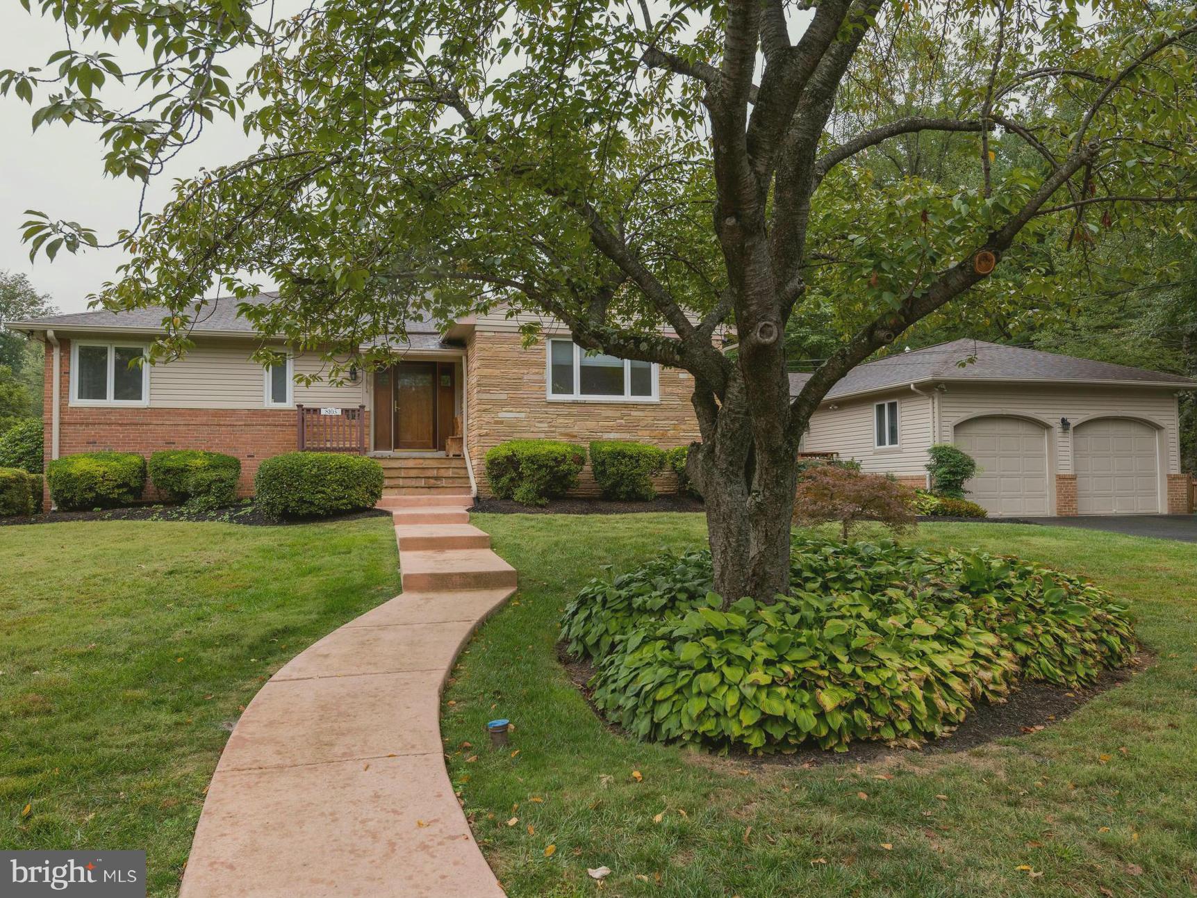 Great home and amazing lot. This home is in pristine shape from top to bottom. Shows beautifully and was lovingly cared for by owner. A must see!
