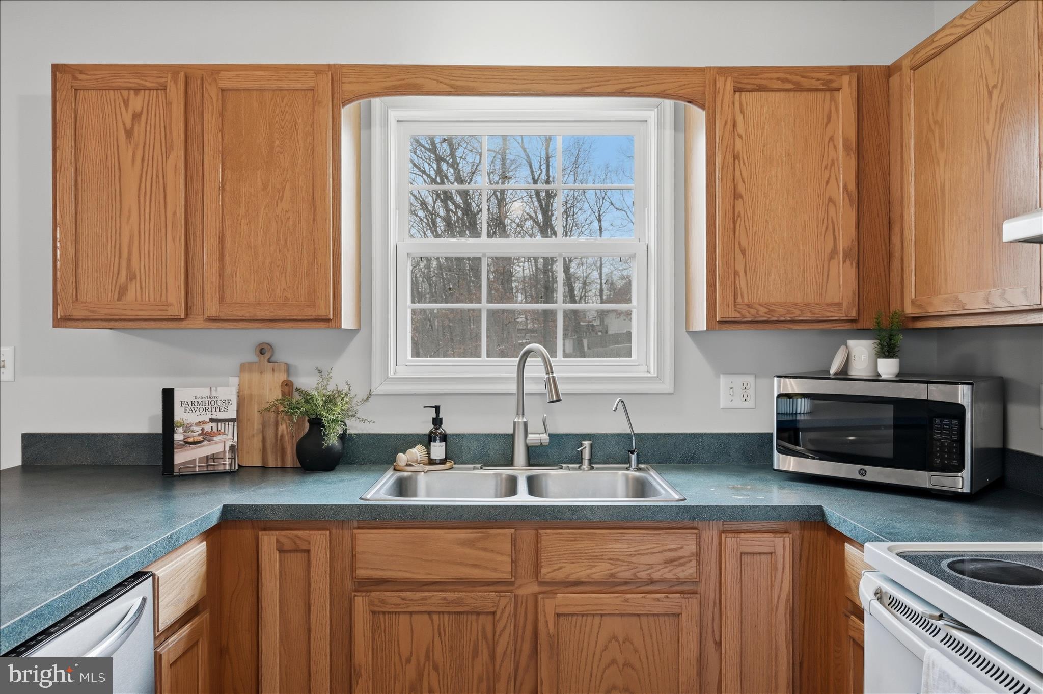 DOUGLAS OAKS - Residential