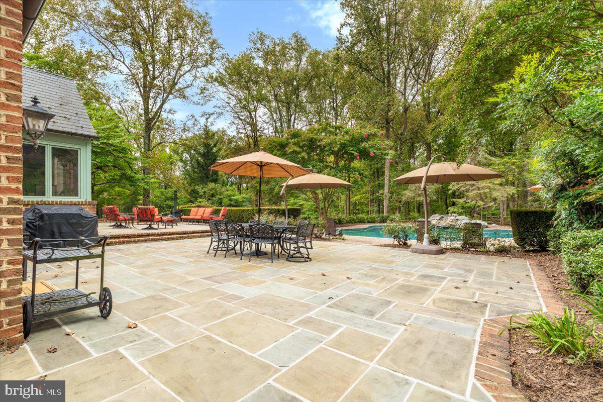 WHITE FLINT SPRINGS - Residential