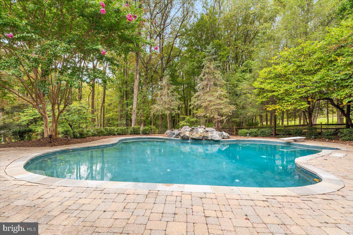 WHITE FLINT SPRINGS - Residential