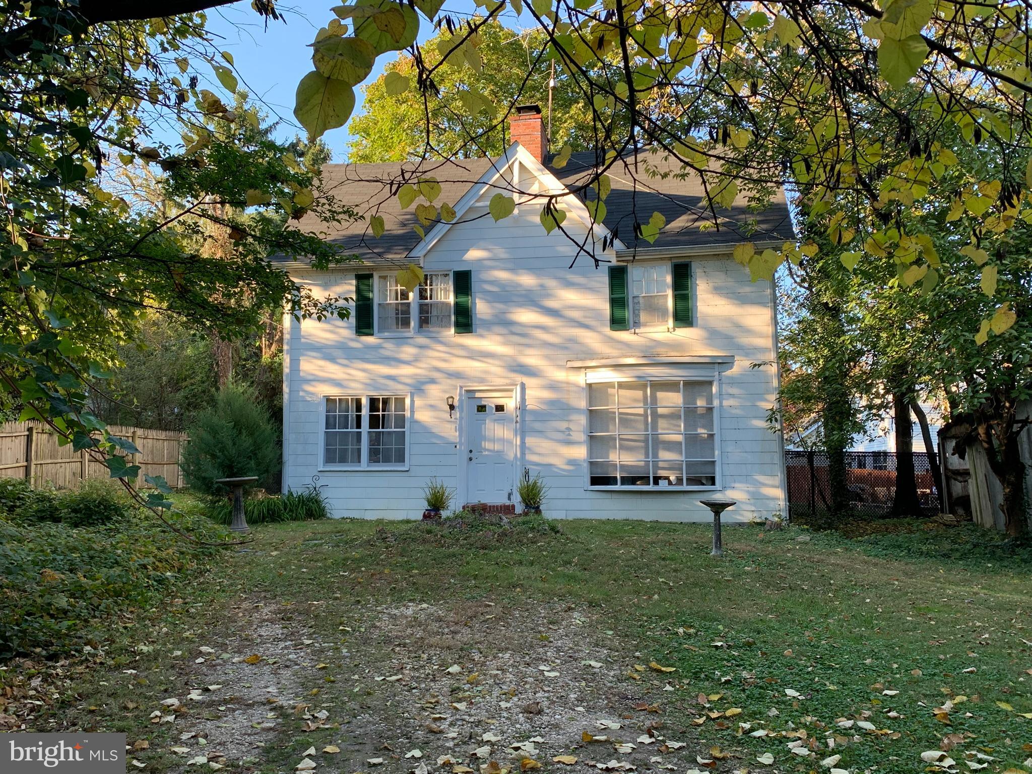 Don't miss out on this rarely available cottage in a prime location! Plenty of privacy and off street parking, Wide plank wood flooring, wood burning fireplace, washer/dryer in unit, spacious bedrooms and all the natural light you could possibly want! Centrally located!
650 min credit score
3x income to rent 
pets are case by case