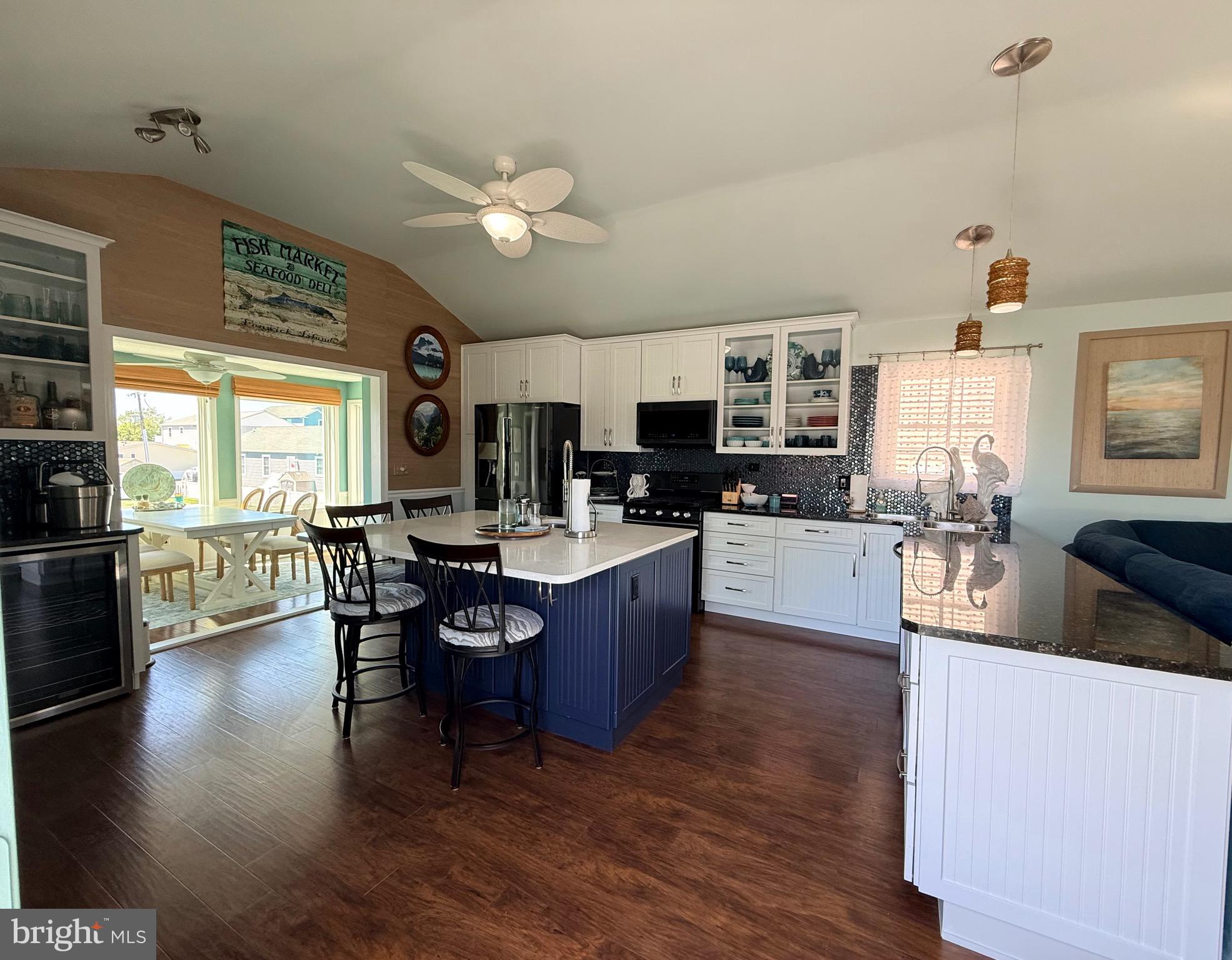 SWANN KEYS - Residential
