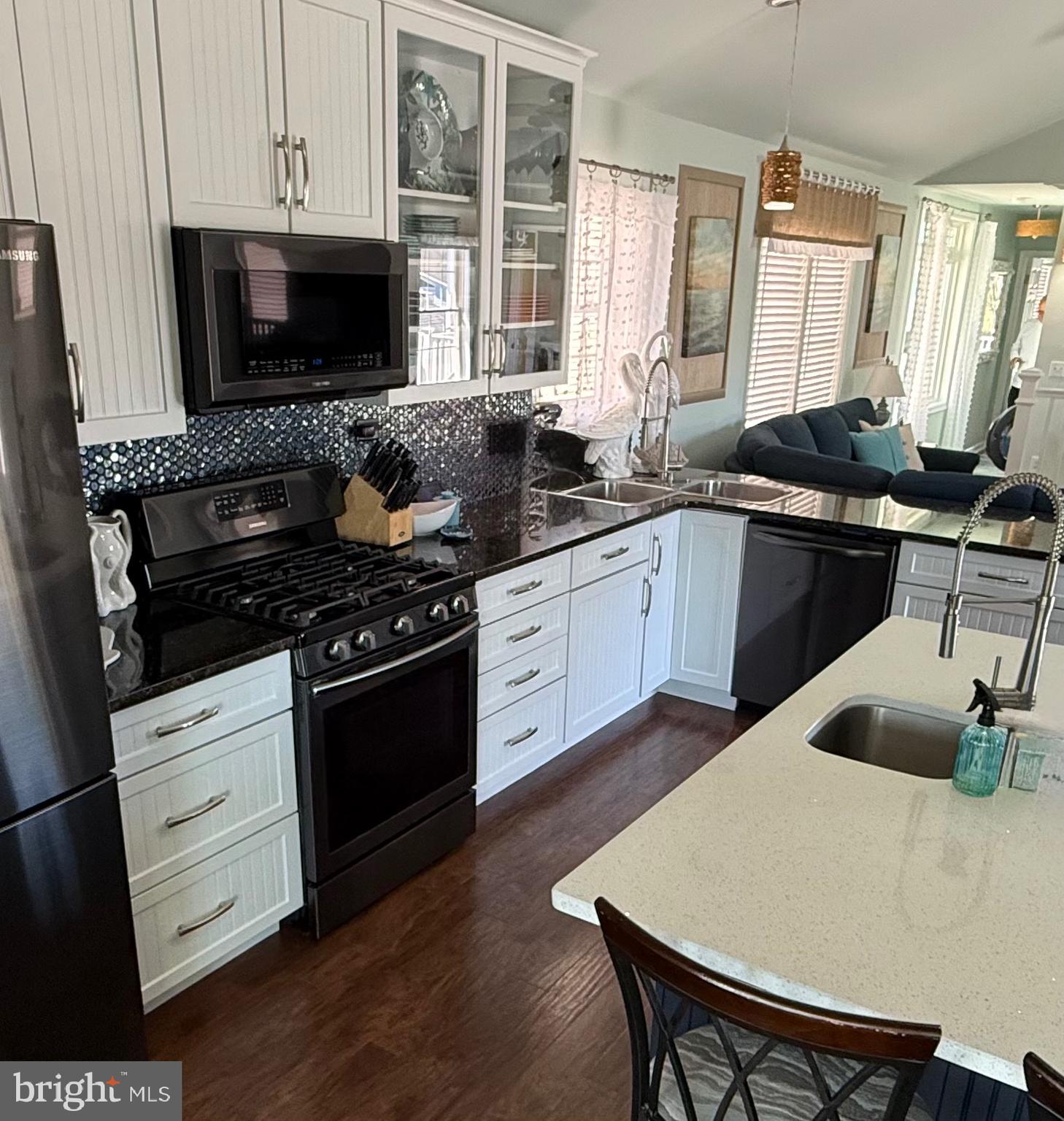 SWANN KEYS - Residential