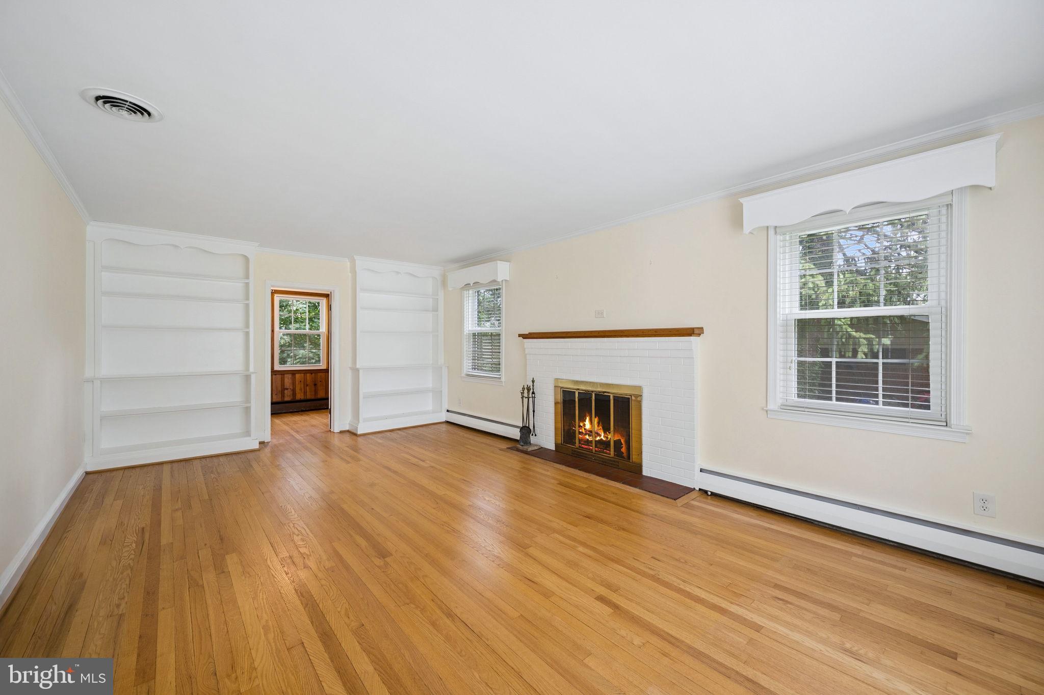 NORTHAMPTON - Residential