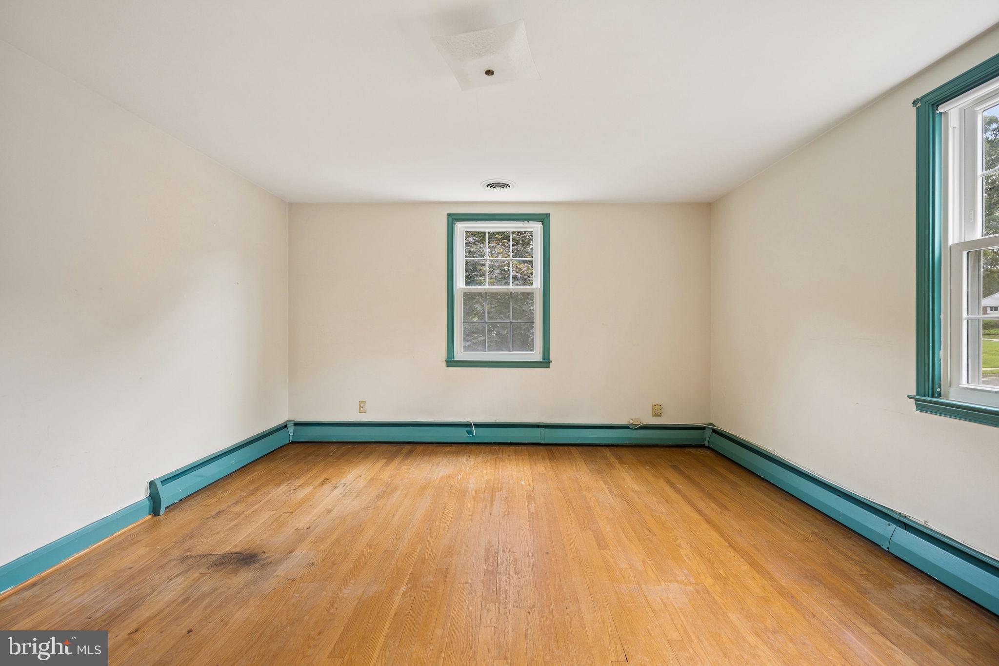 NORTHAMPTON - Residential