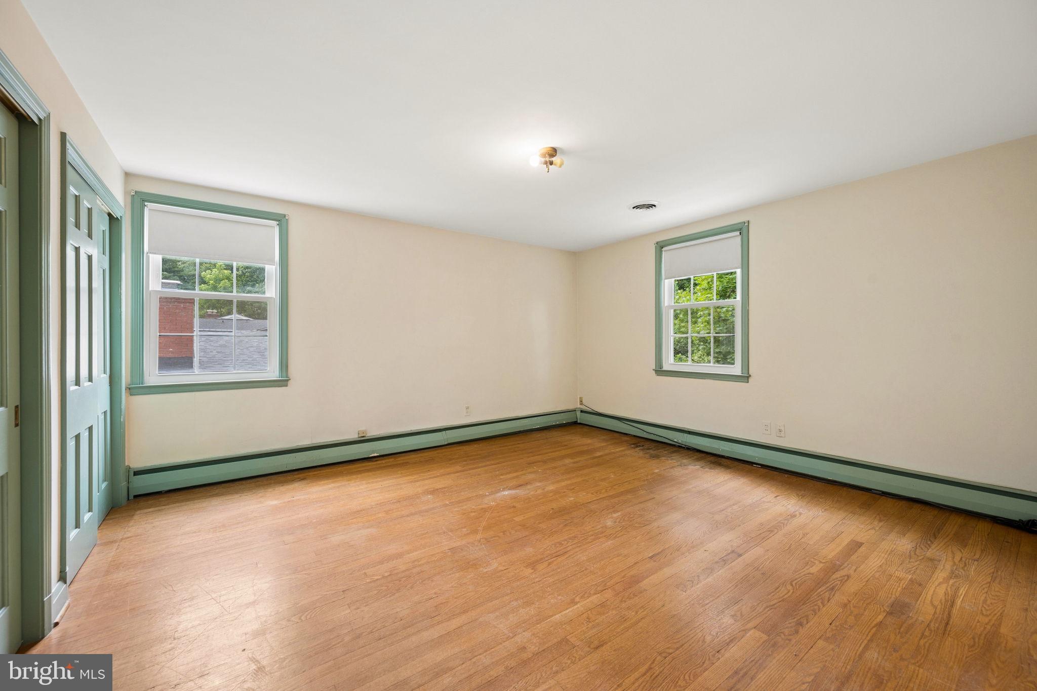 NORTHAMPTON - Residential