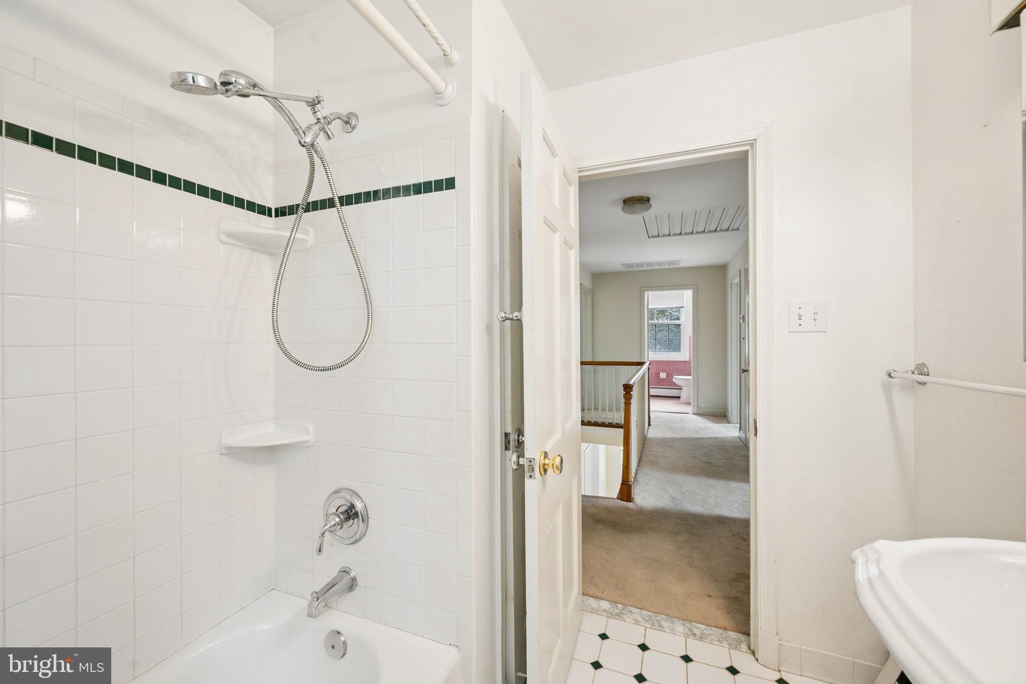 NORTHAMPTON - Residential