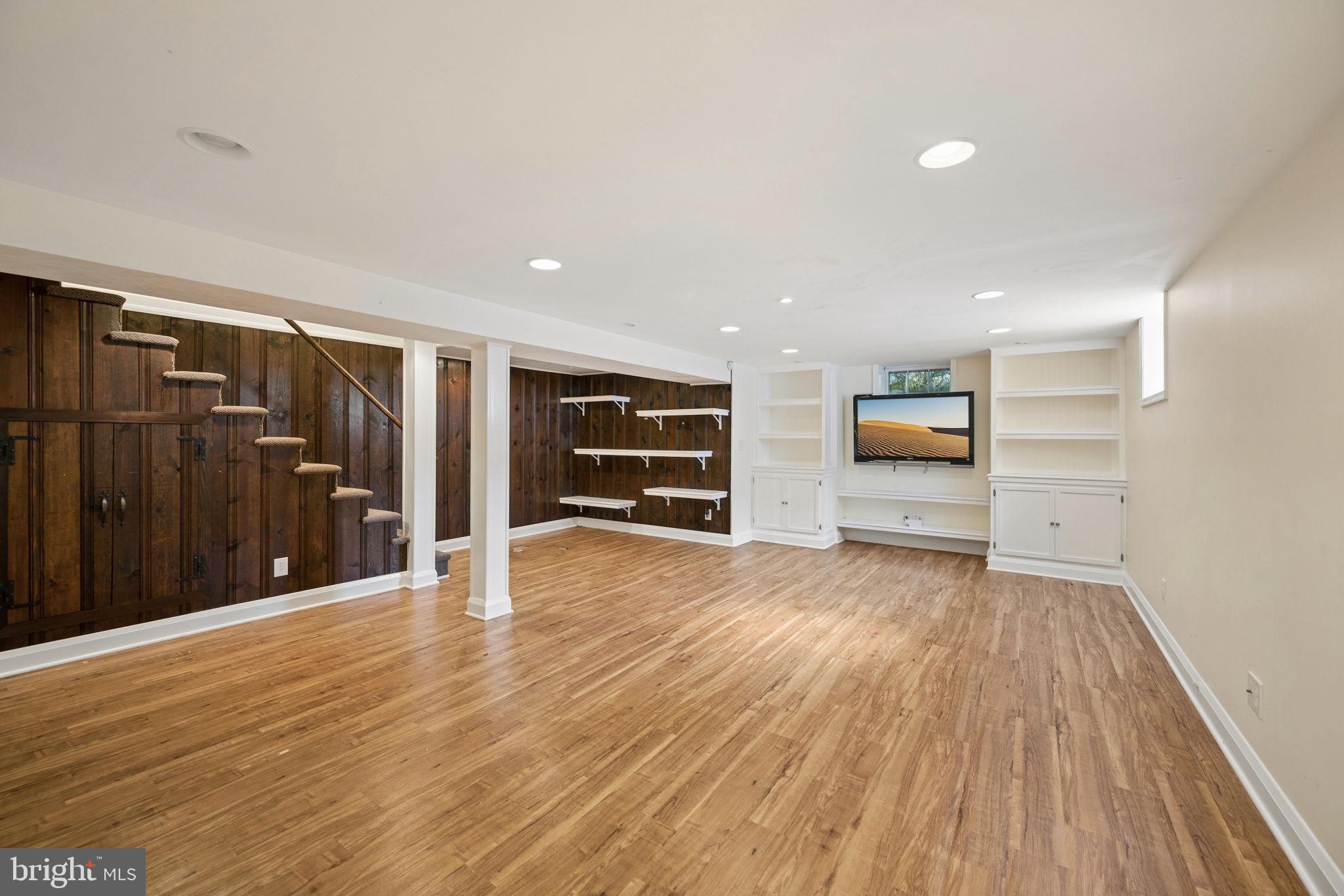 NORTHAMPTON - Residential