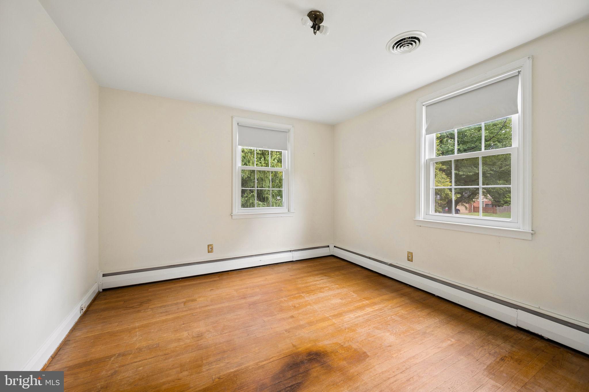 NORTHAMPTON - Residential