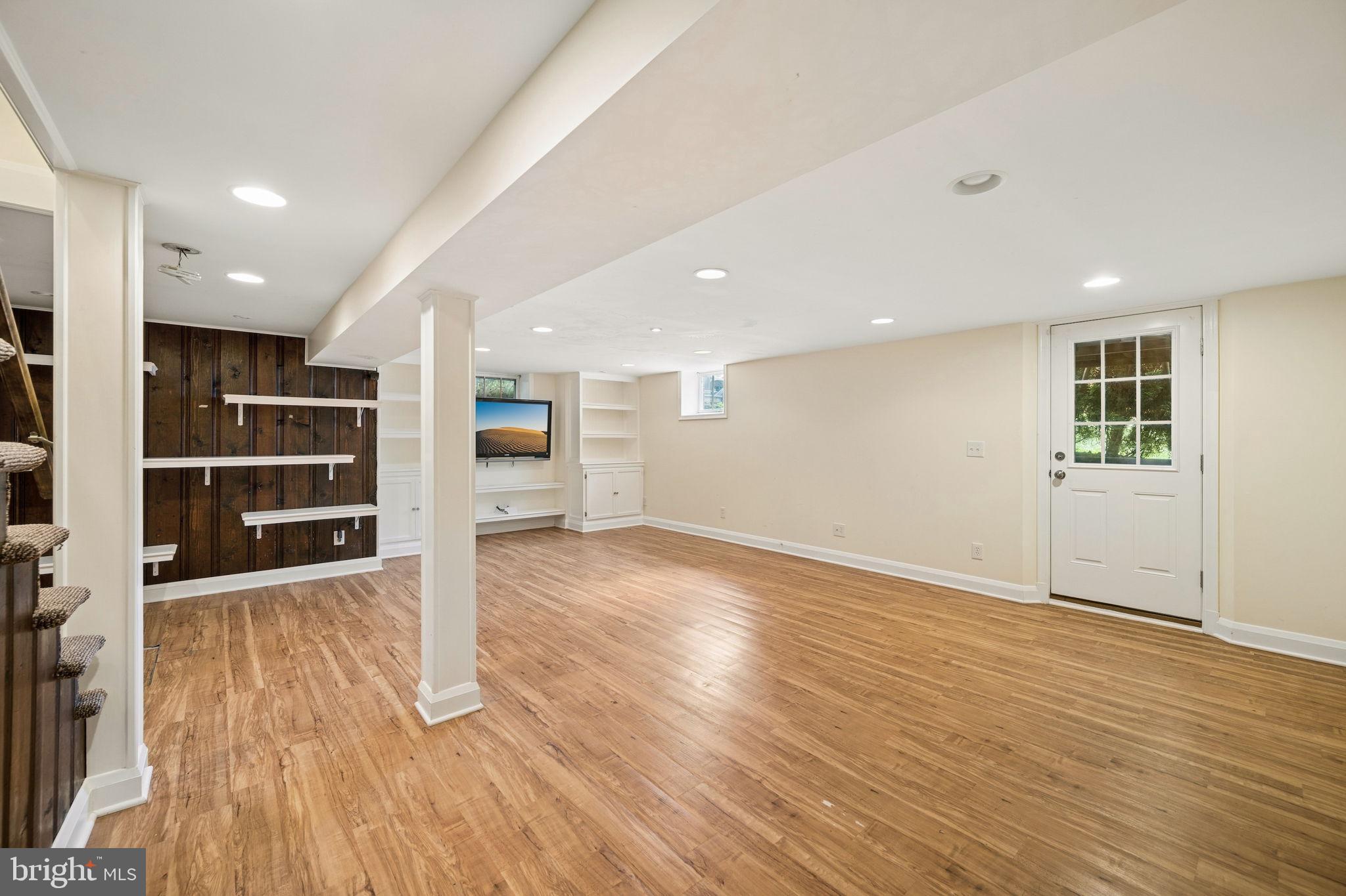 NORTHAMPTON - Residential