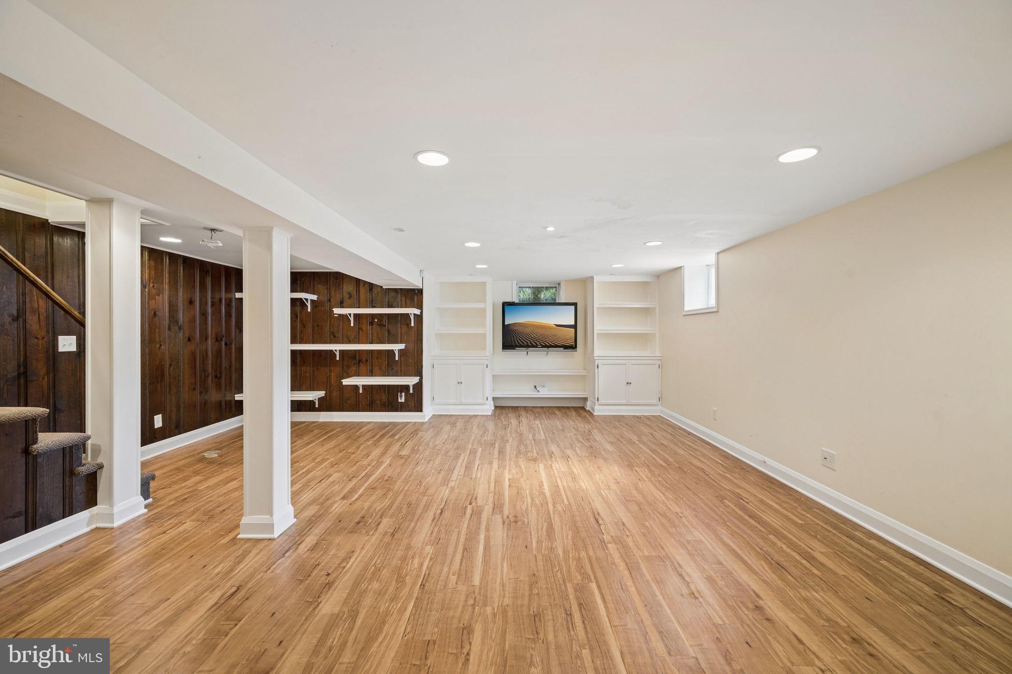 NORTHAMPTON - Residential