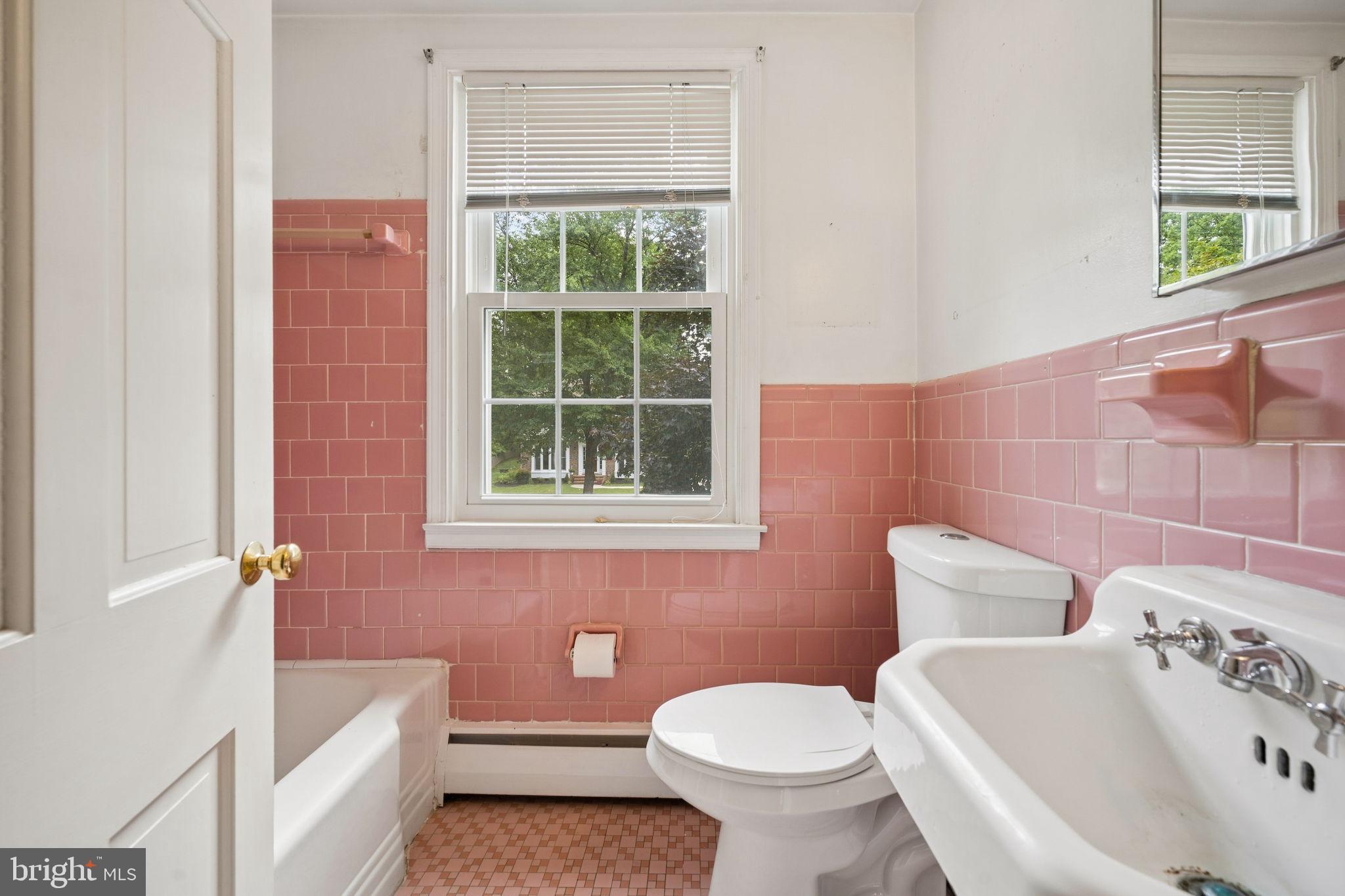 NORTHAMPTON - Residential