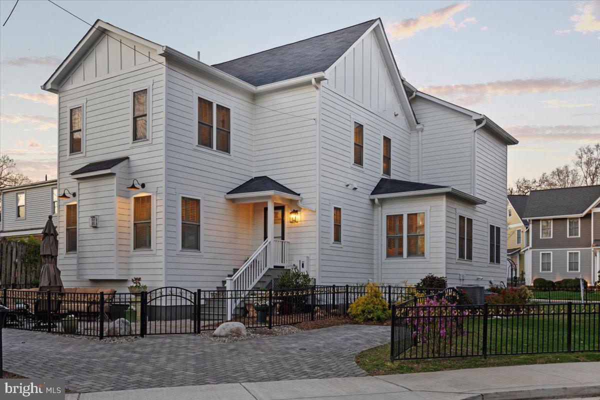LYON VILLAGE - Residential