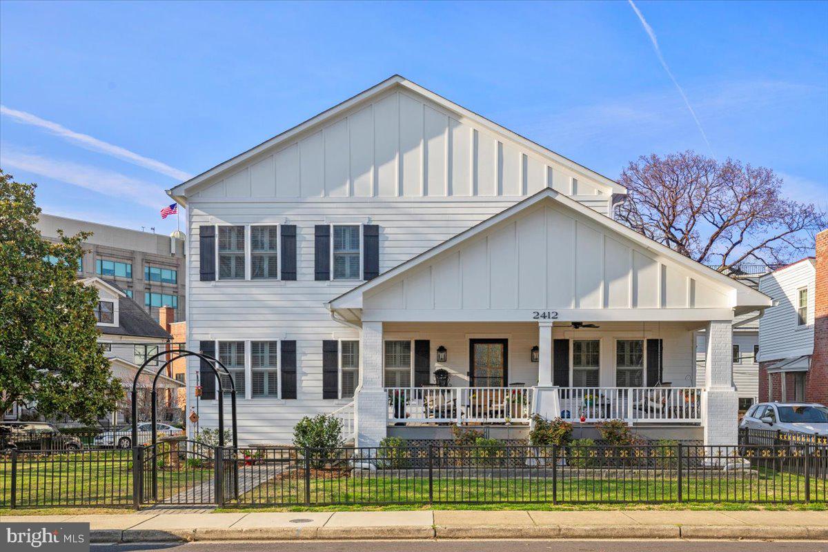 LYON VILLAGE - Residential
