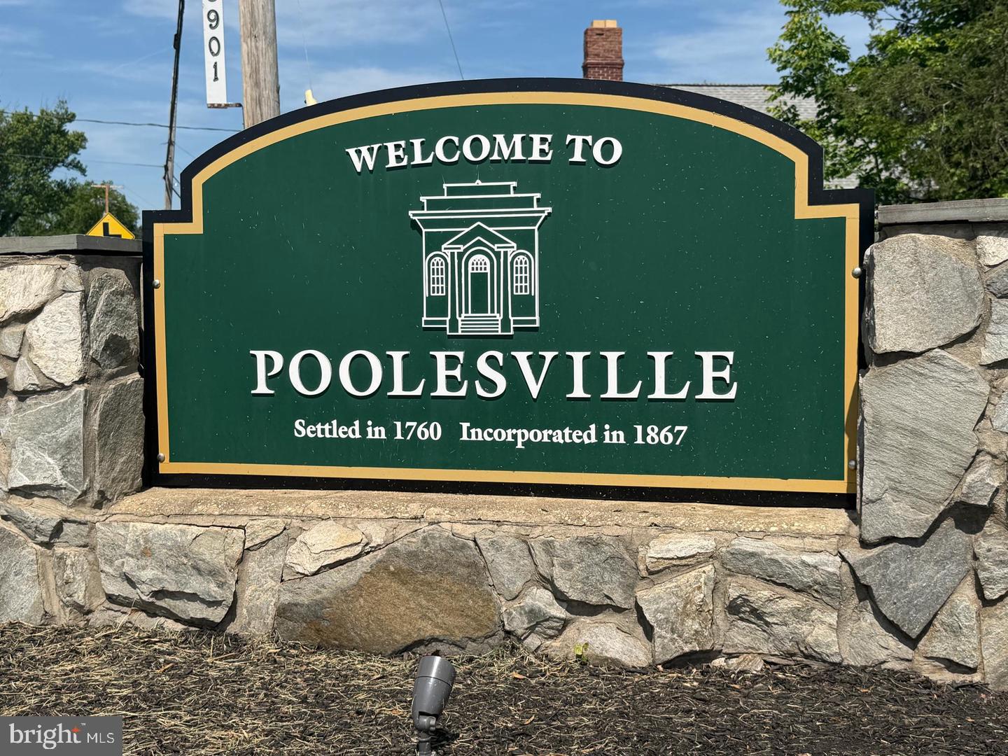 POOLESVILLE - Residential