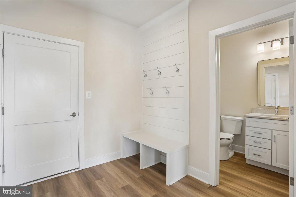 POOLESVILLE - Residential