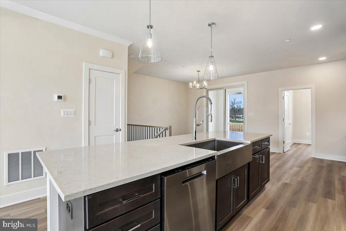POOLESVILLE - Residential