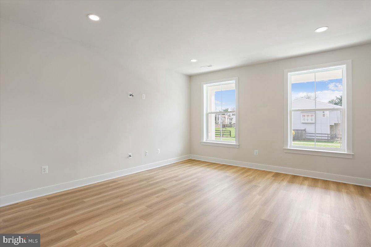 POOLESVILLE - Residential
