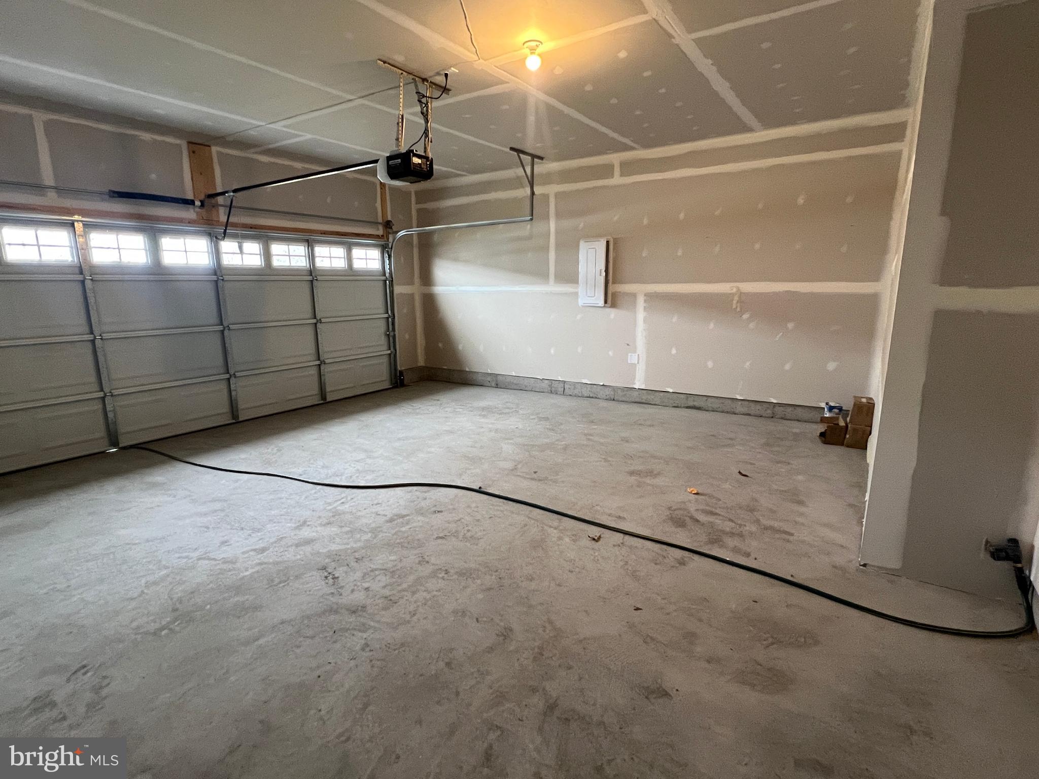 WEST WIND - Residential Lease
