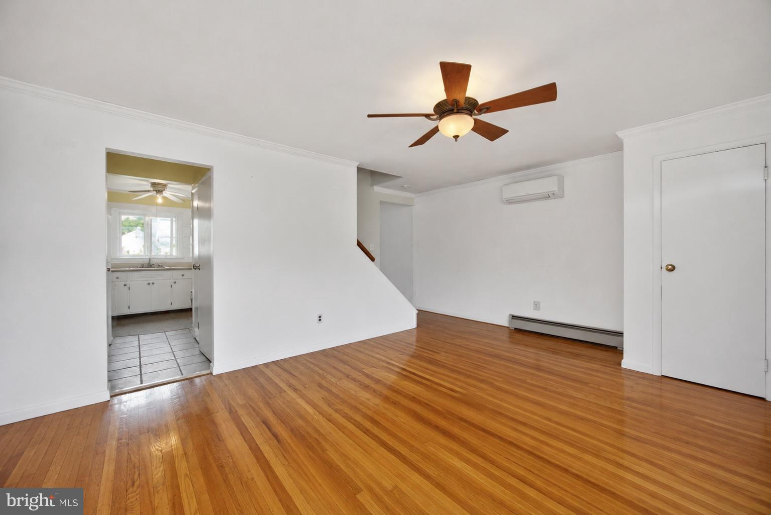 EXECUTIVE HOUSE - Residential