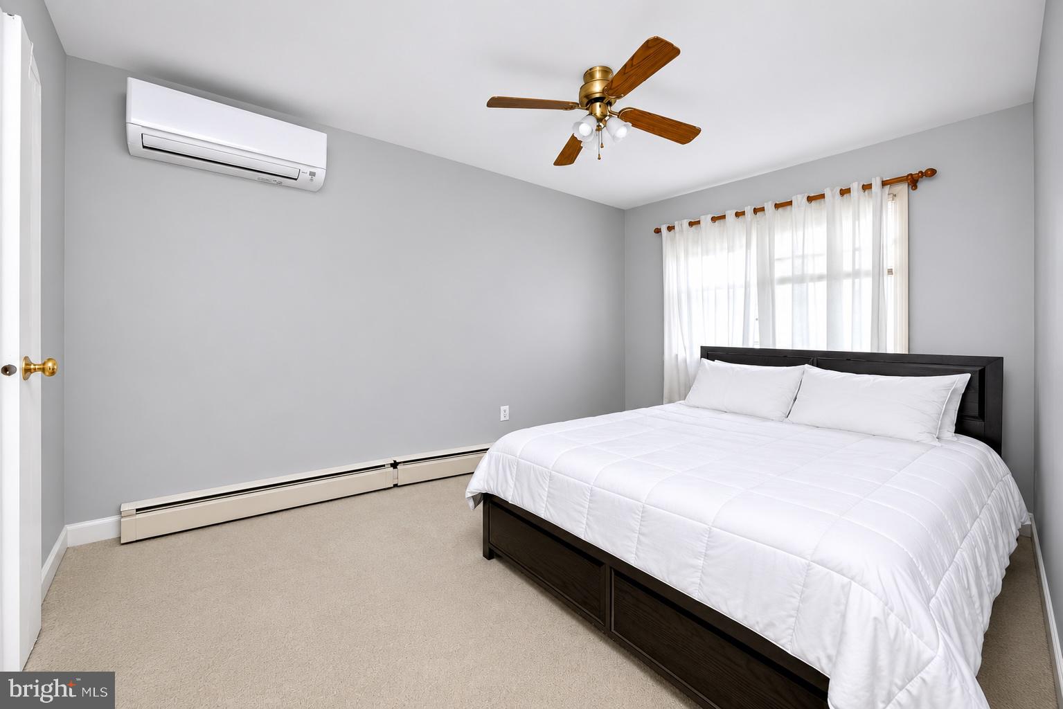 EXECUTIVE HOUSE - Residential