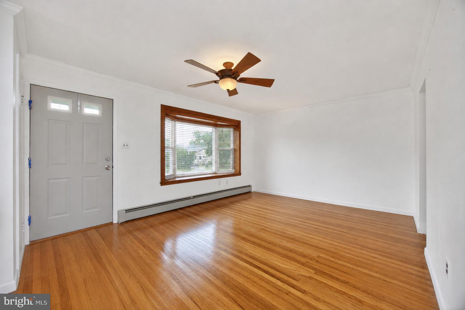 EXECUTIVE HOUSE - Residential