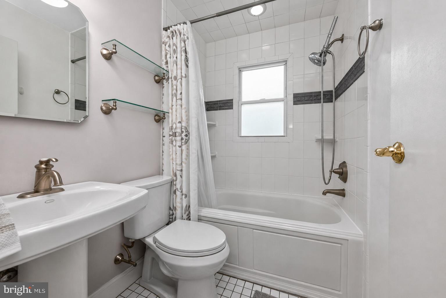EXECUTIVE HOUSE - Residential