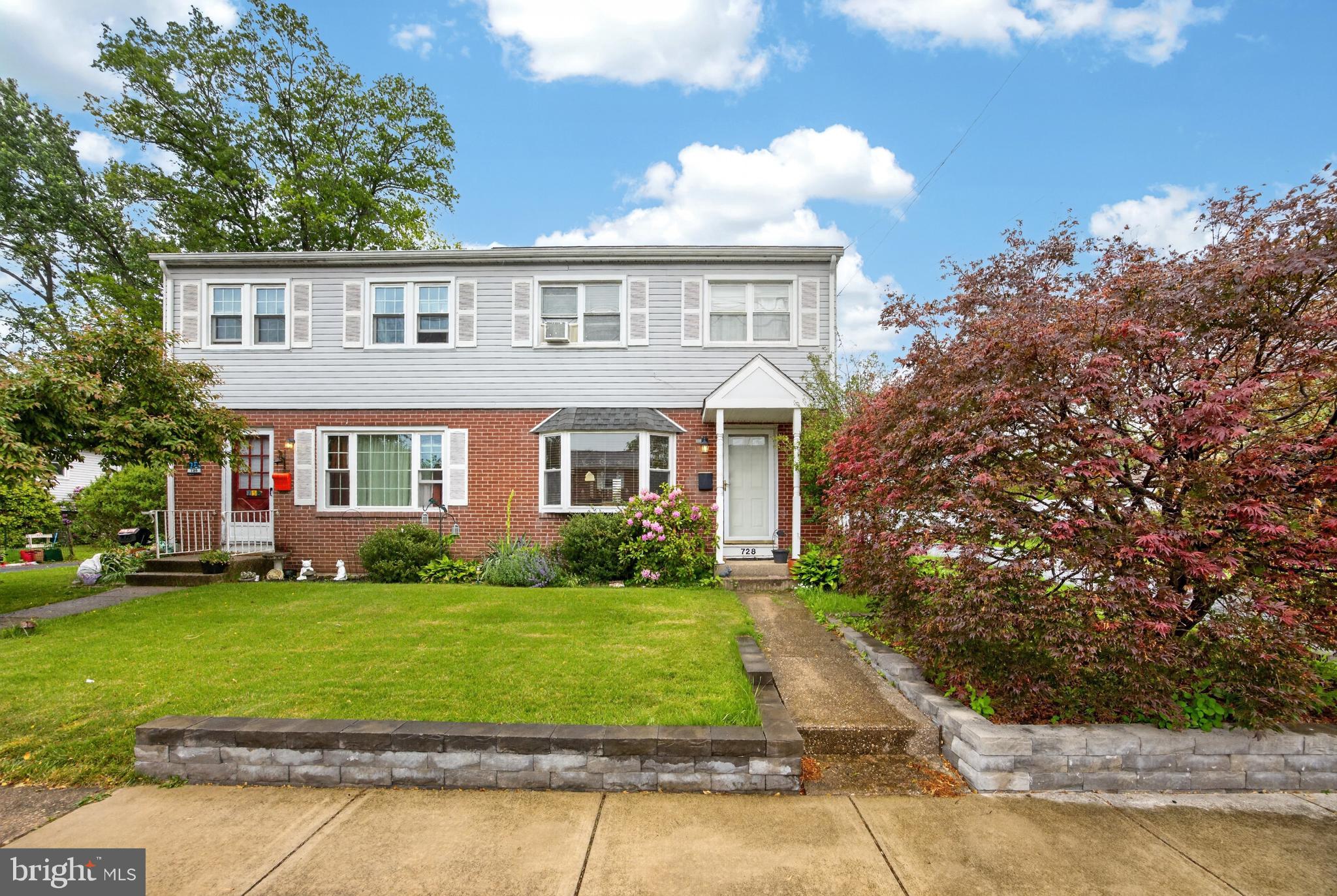 EXECUTIVE HOUSE - Residential