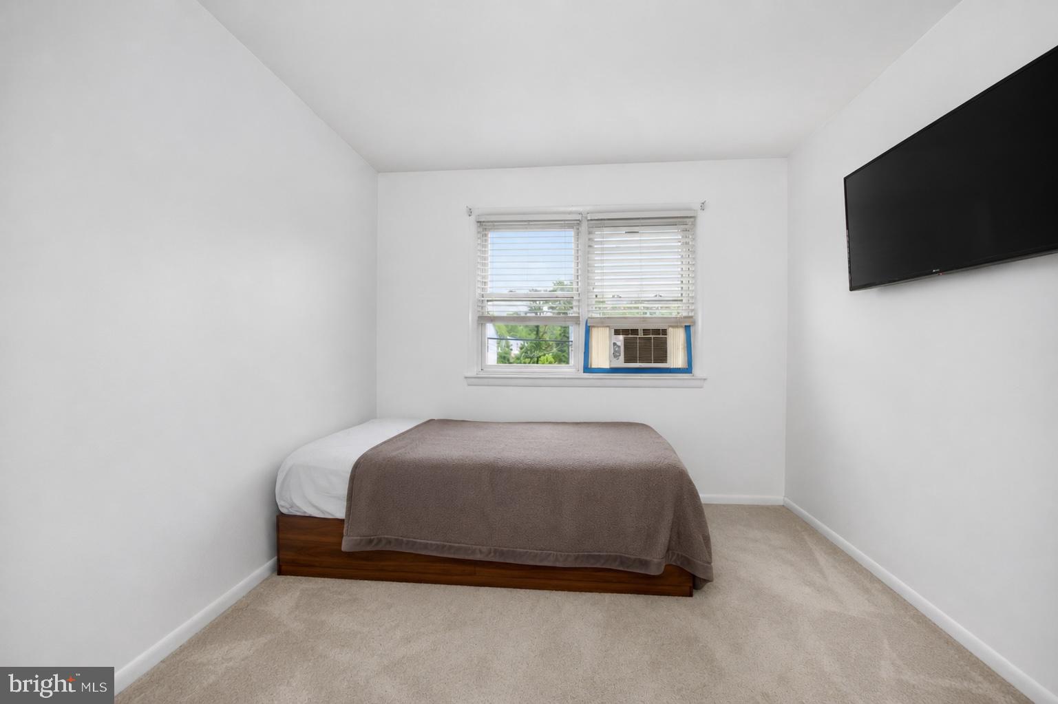 EXECUTIVE HOUSE - Residential