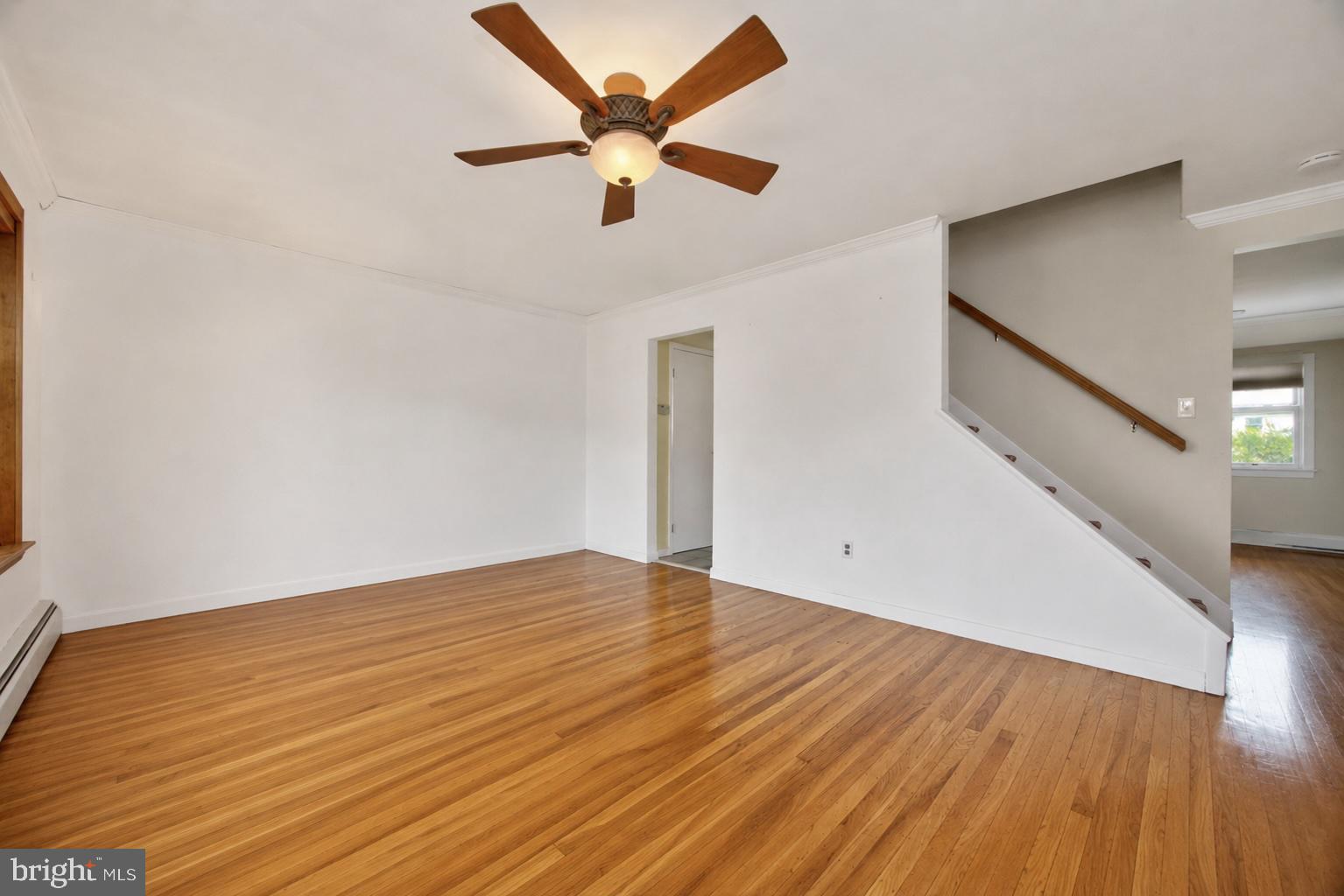 EXECUTIVE HOUSE - Residential