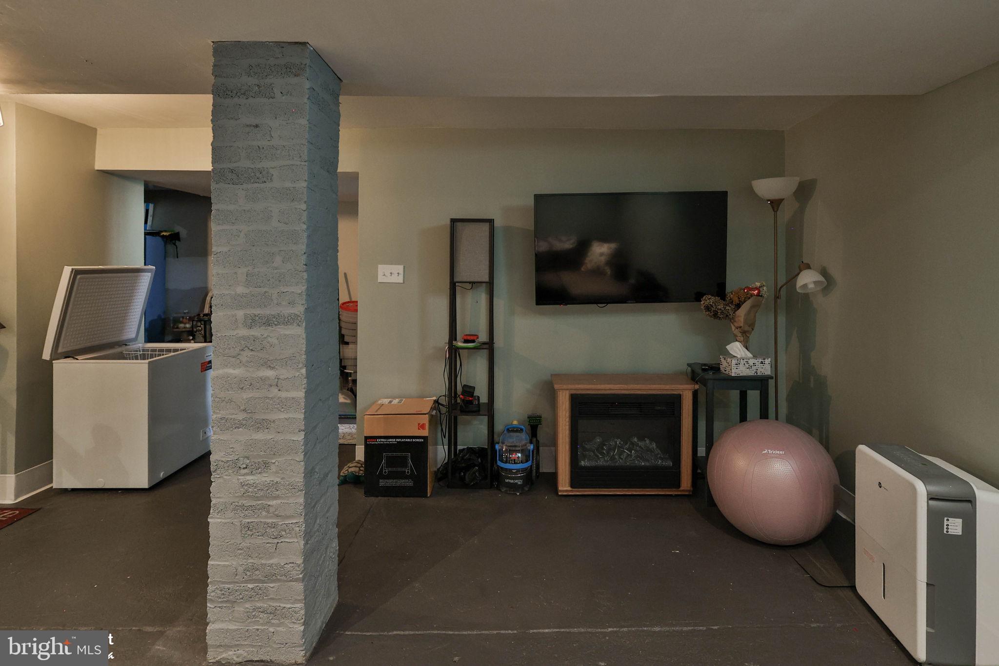 MIDWAY MANOR - Residential
