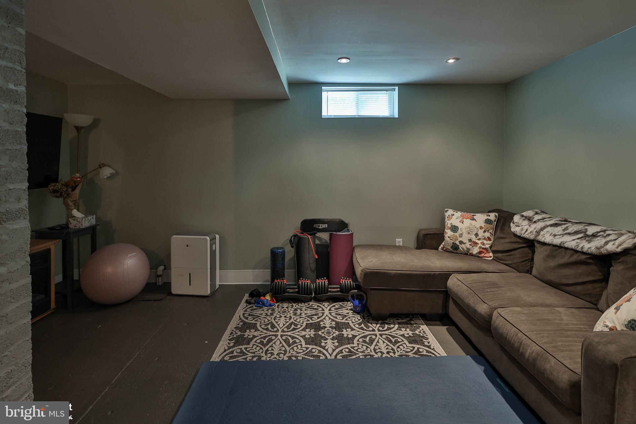 MIDWAY MANOR - Residential