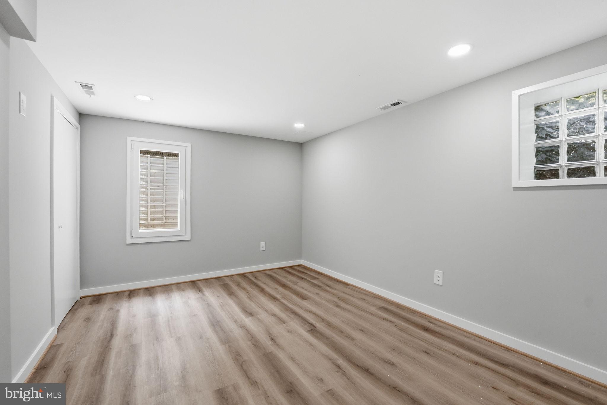 MANTUA WOODS - Residential