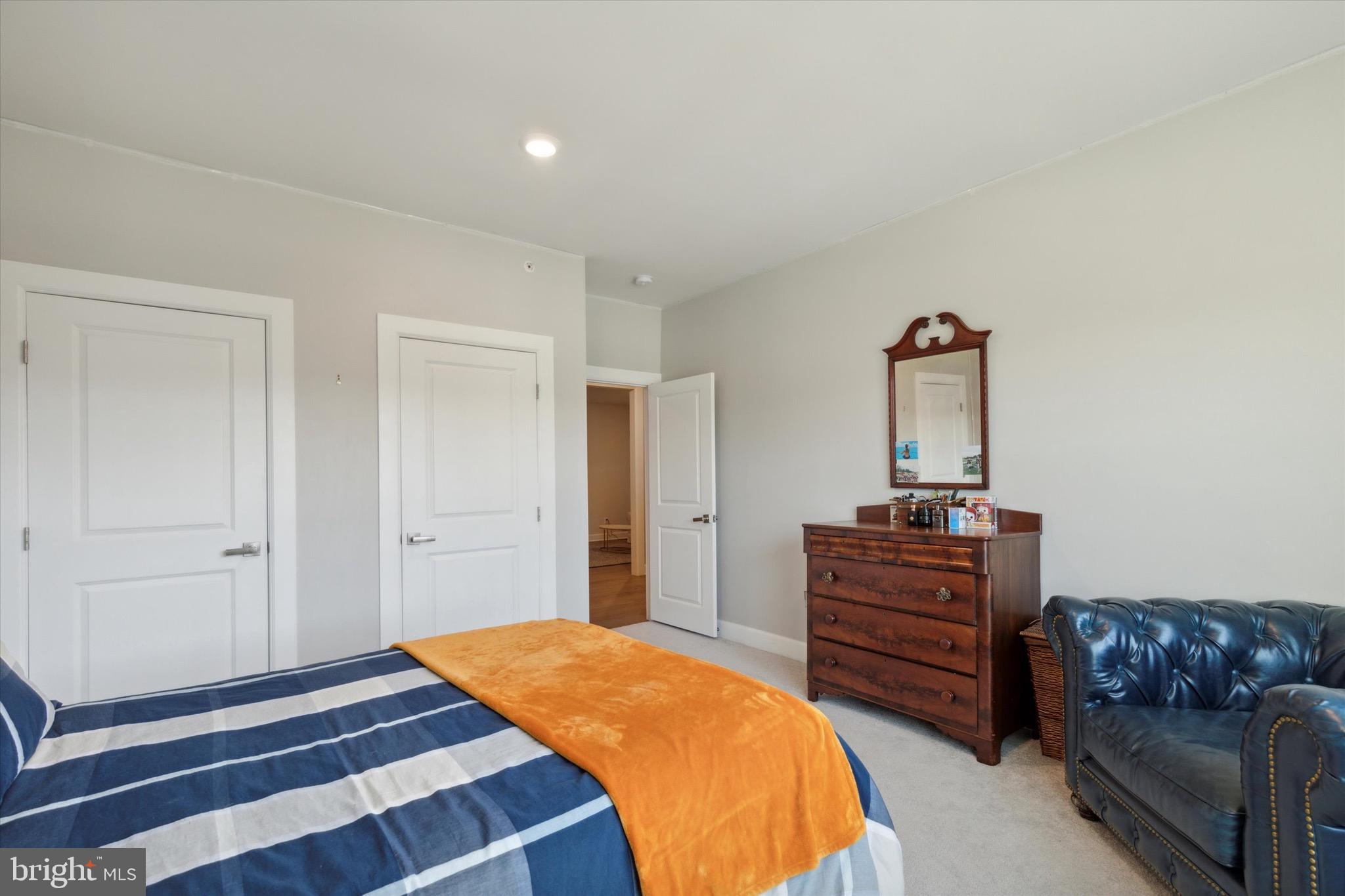 WAYNE GLEN - Residential