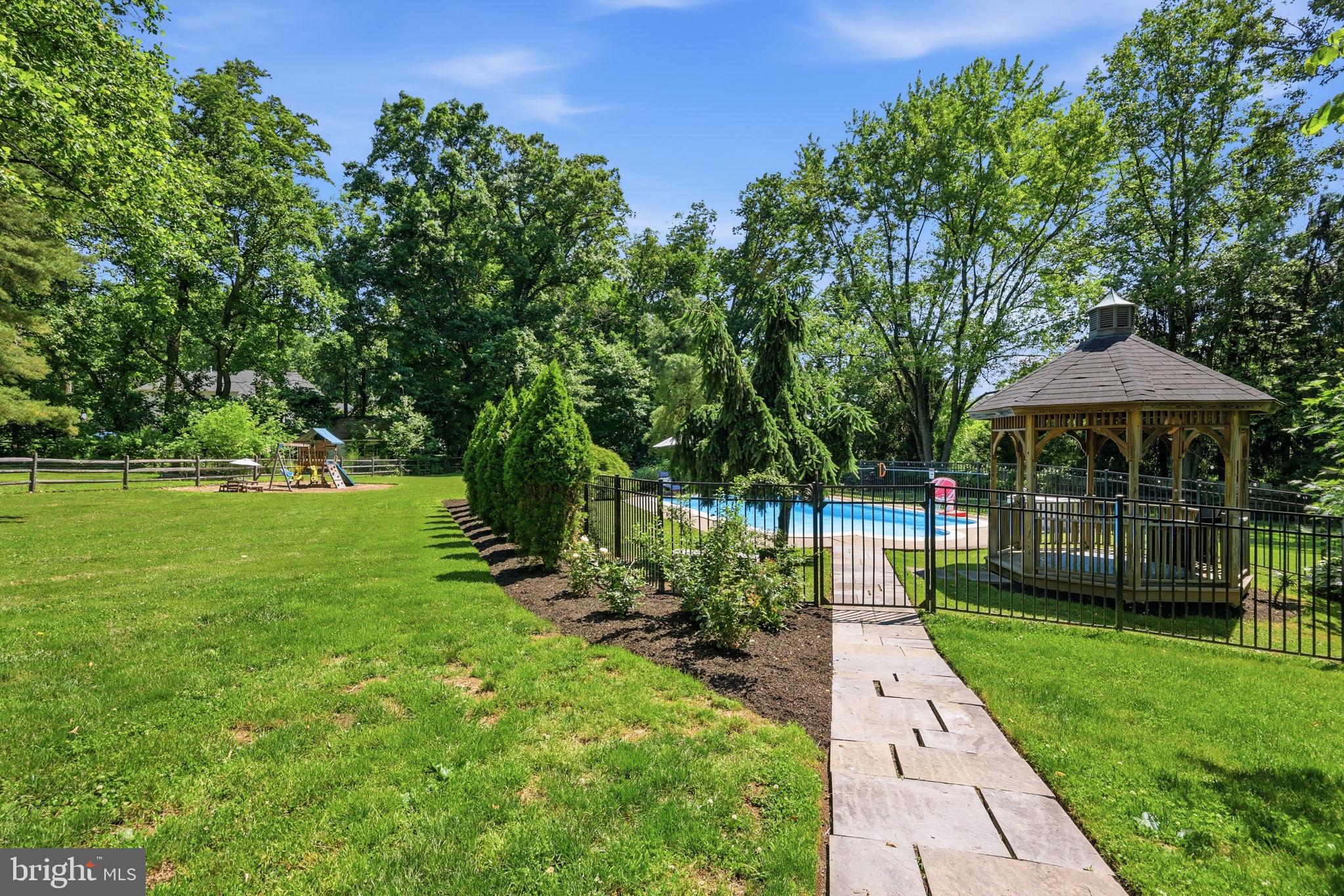 WOODFIELD - Residential