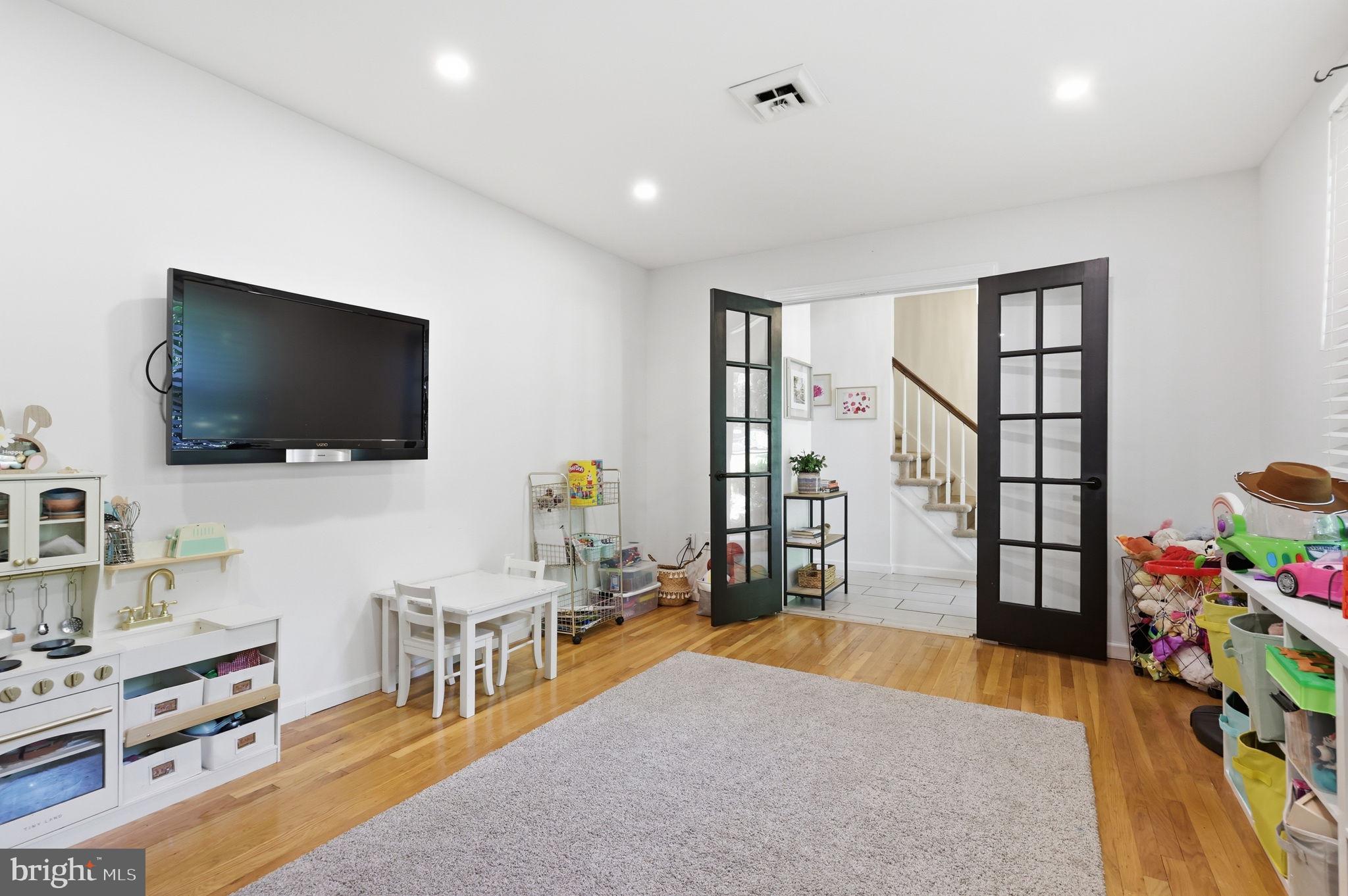 WOODFIELD - Residential