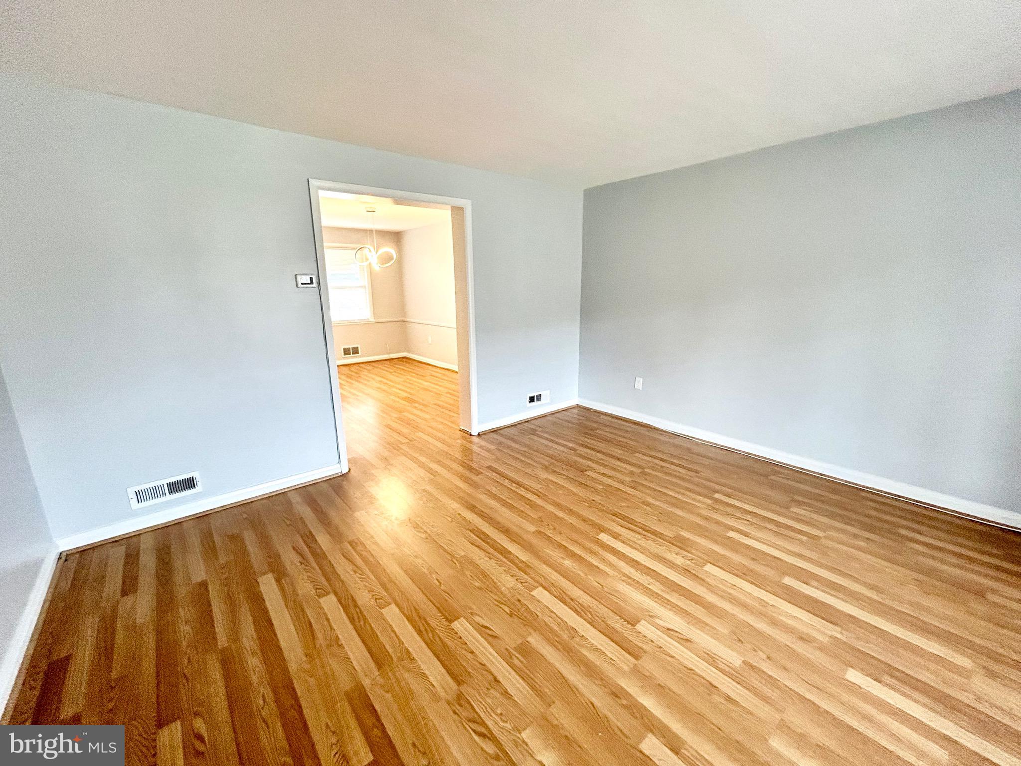 GLEN OAKS - Residential Lease
