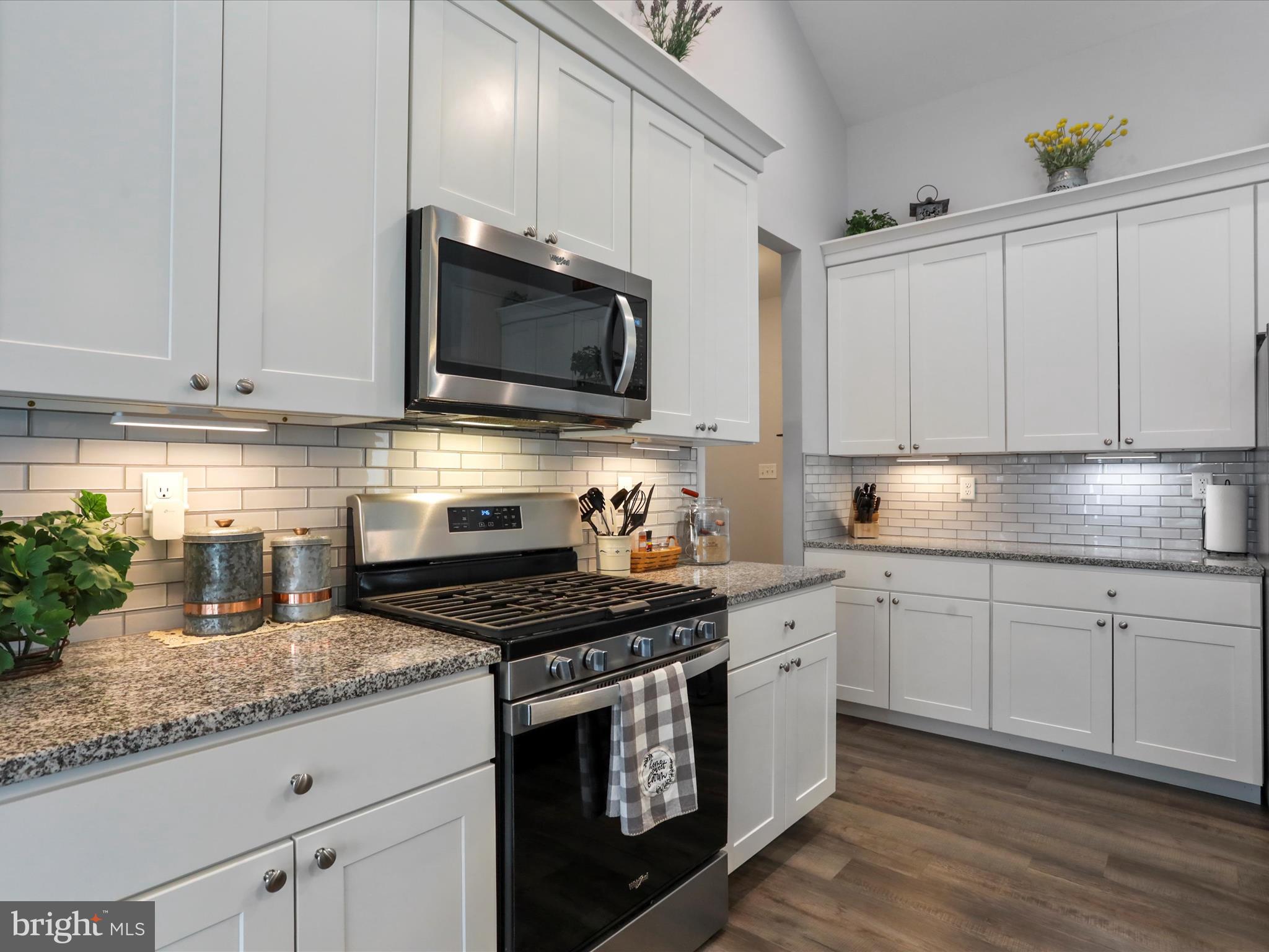 LAKE FOREST ESTATES - Residential