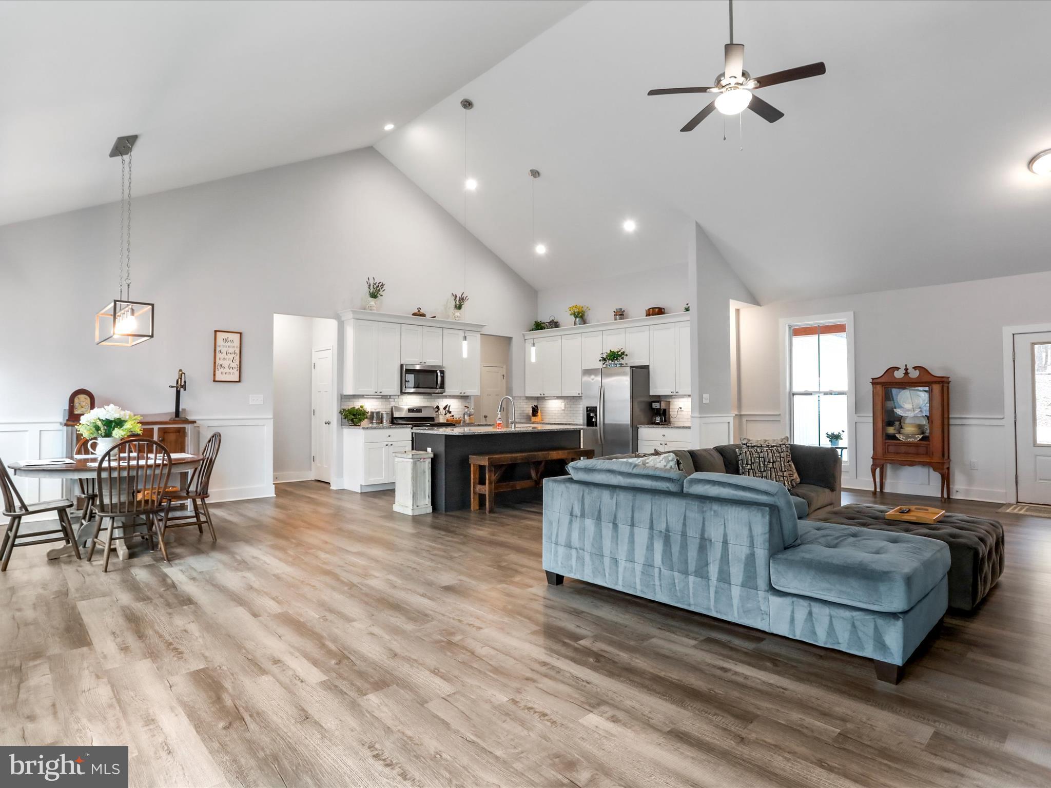 LAKE FOREST ESTATES - Residential