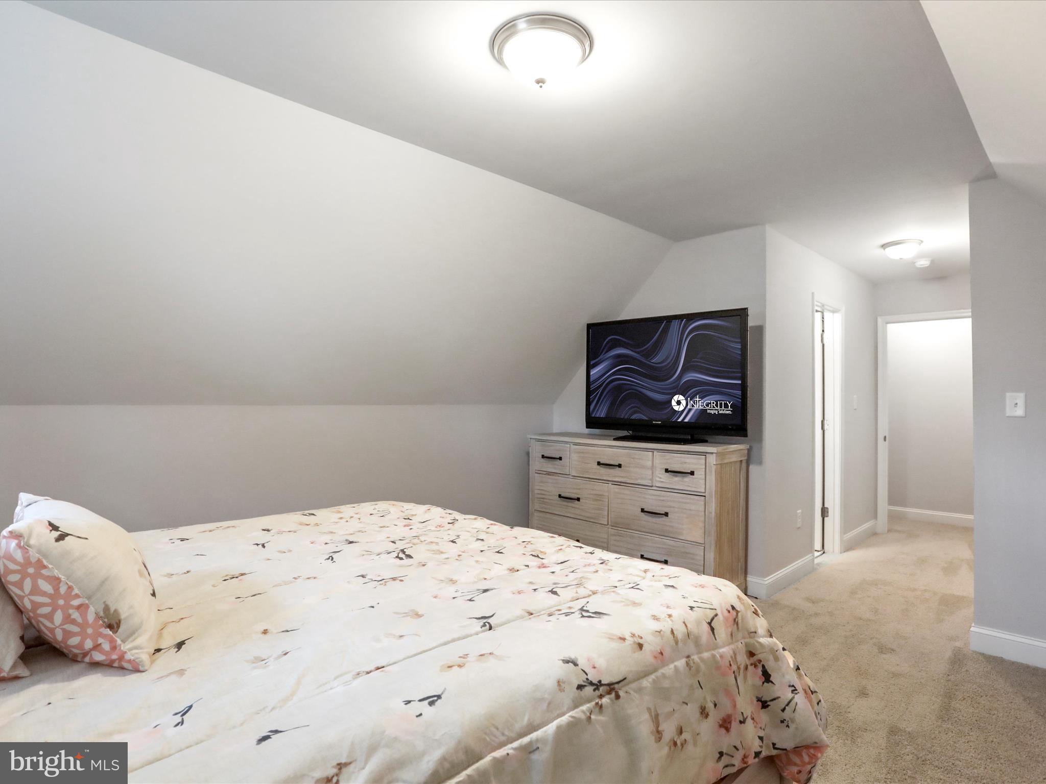 LAKE FOREST ESTATES - Residential